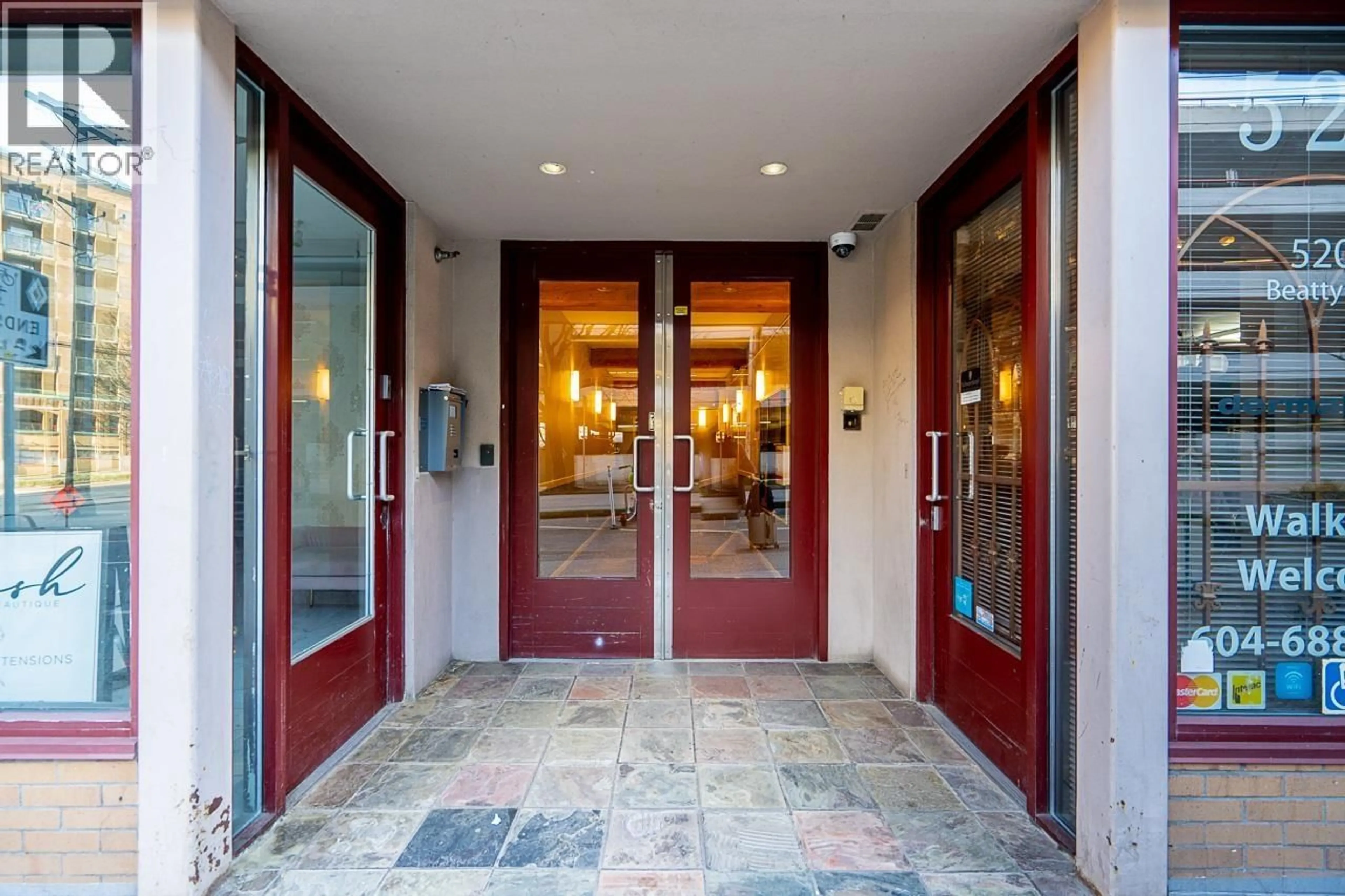 Indoor foyer for 703 - 518 BEATTY STREET, Vancouver British Columbia V6B6G8