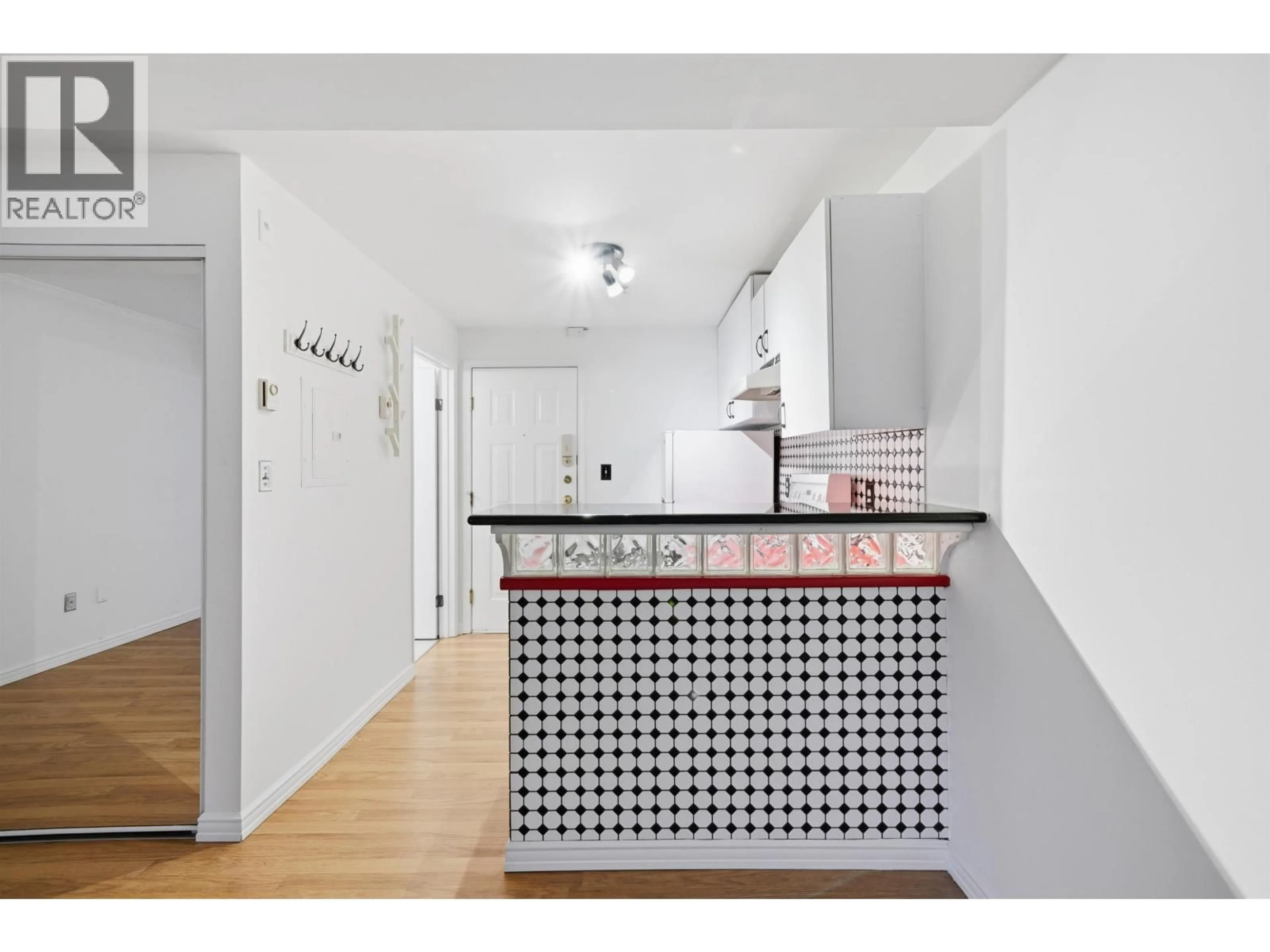 Standard kitchen, unknown for 107 - 1940 BARCLAY STREET, Vancouver British Columbia V6G1L3