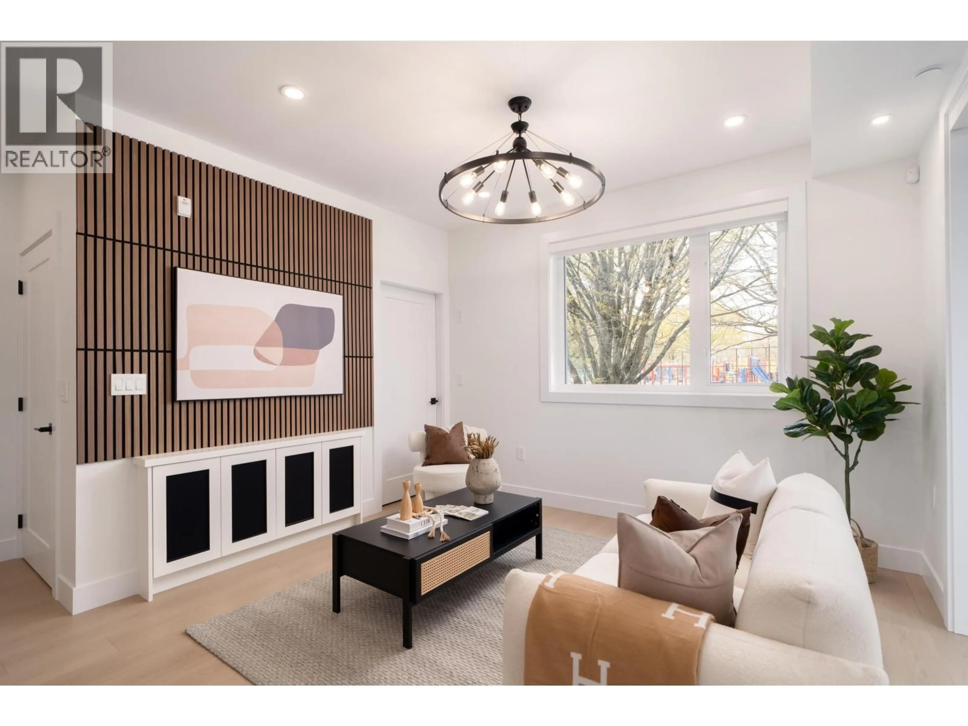 Living room with furniture, wood/laminate floor for 2612 HORLEY STREET, Vancouver British Columbia V5R3L6