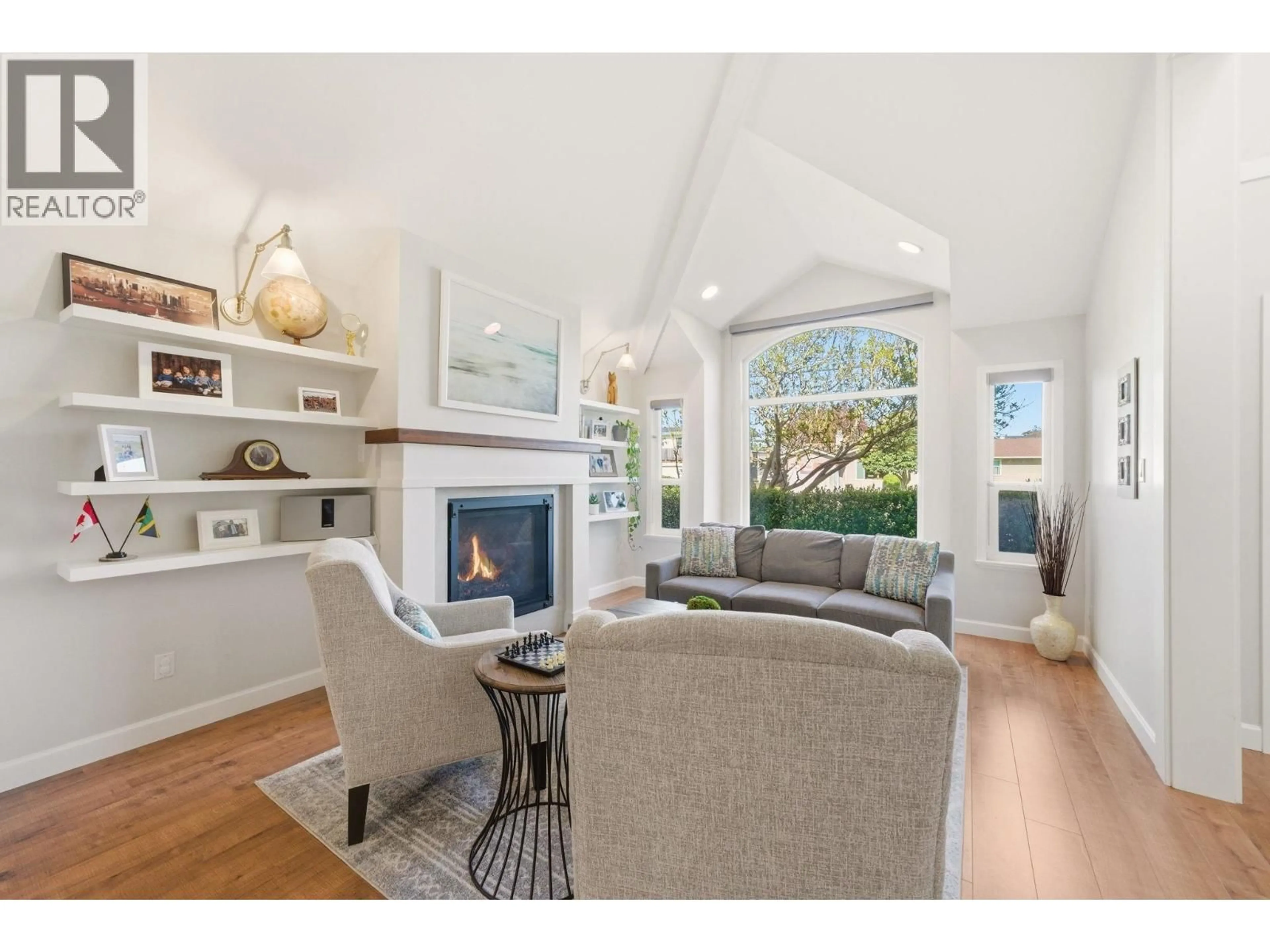 Living room with furniture, wood/laminate floor for 5288 CENTRAL AVENUE, Delta British Columbia V4K2H3