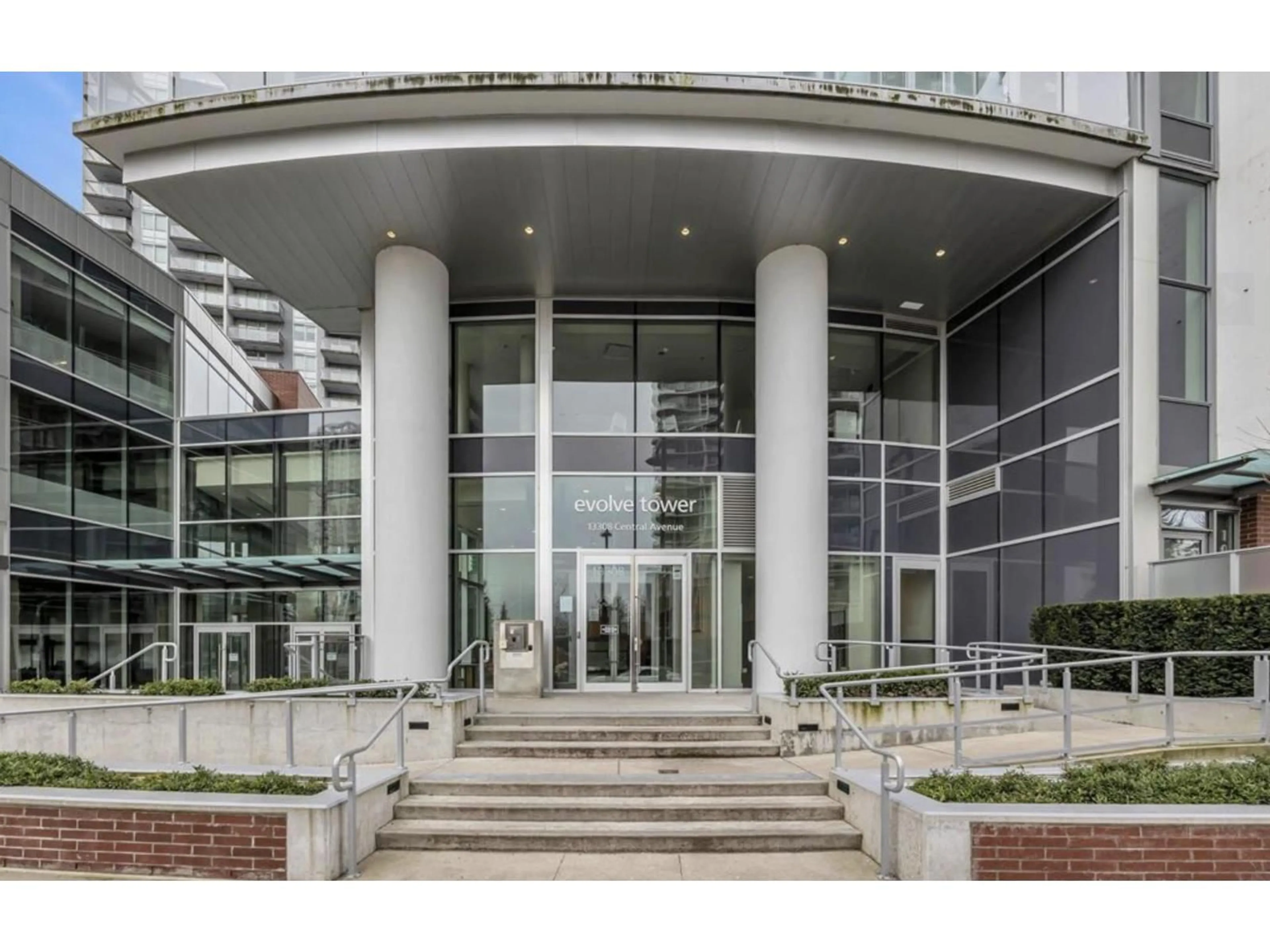 Indoor foyer for 1805 - 13308 CENTRAL AVENUE, Surrey British Columbia V3T0M4