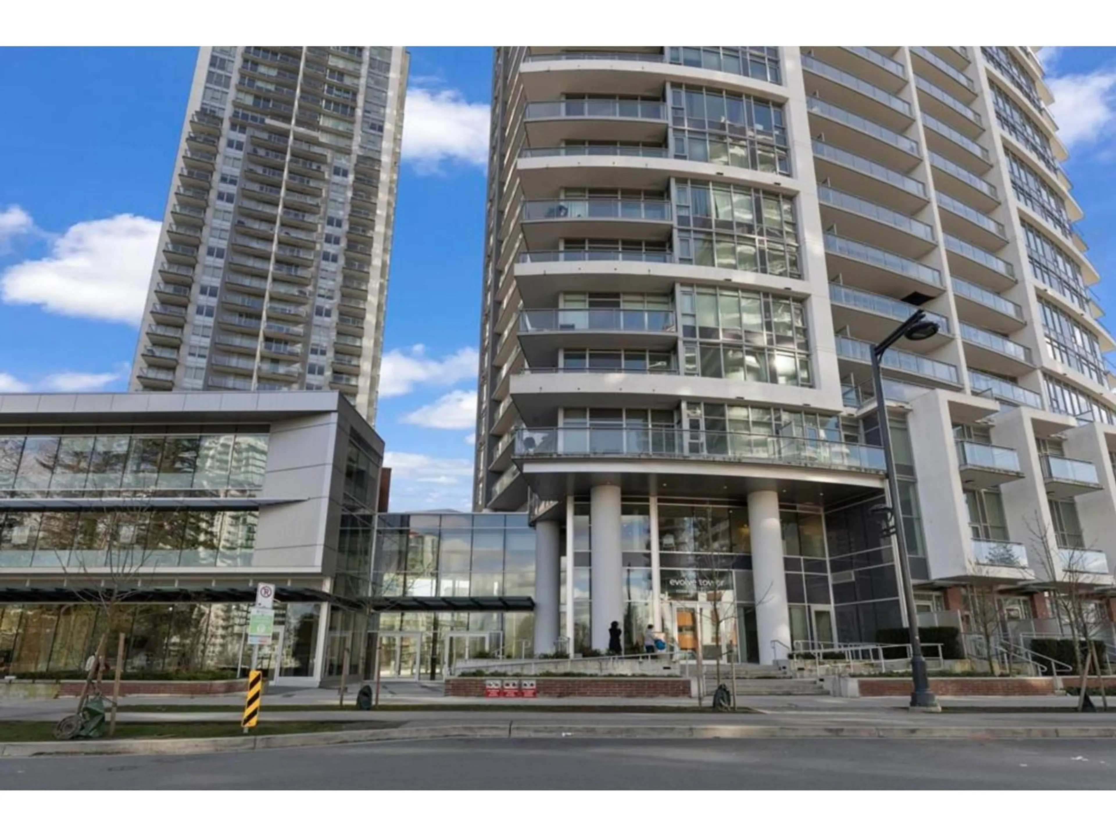 Indoor foyer for 1805 - 13308 CENTRAL AVENUE, Surrey British Columbia V3T0M4