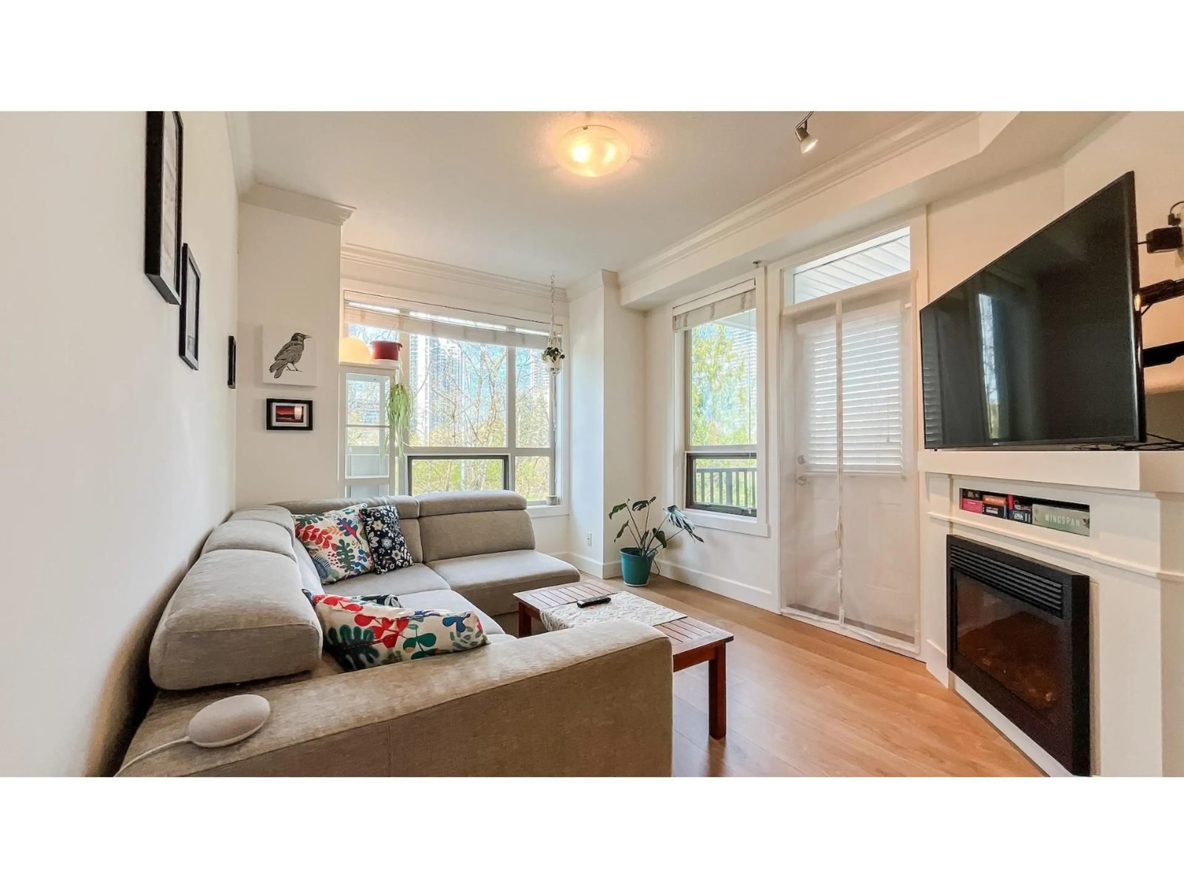 Living room with furniture, wood/laminate floor for 301 - 13897 FRASER HIGHWAY, Surrey British Columbia V3T0G8