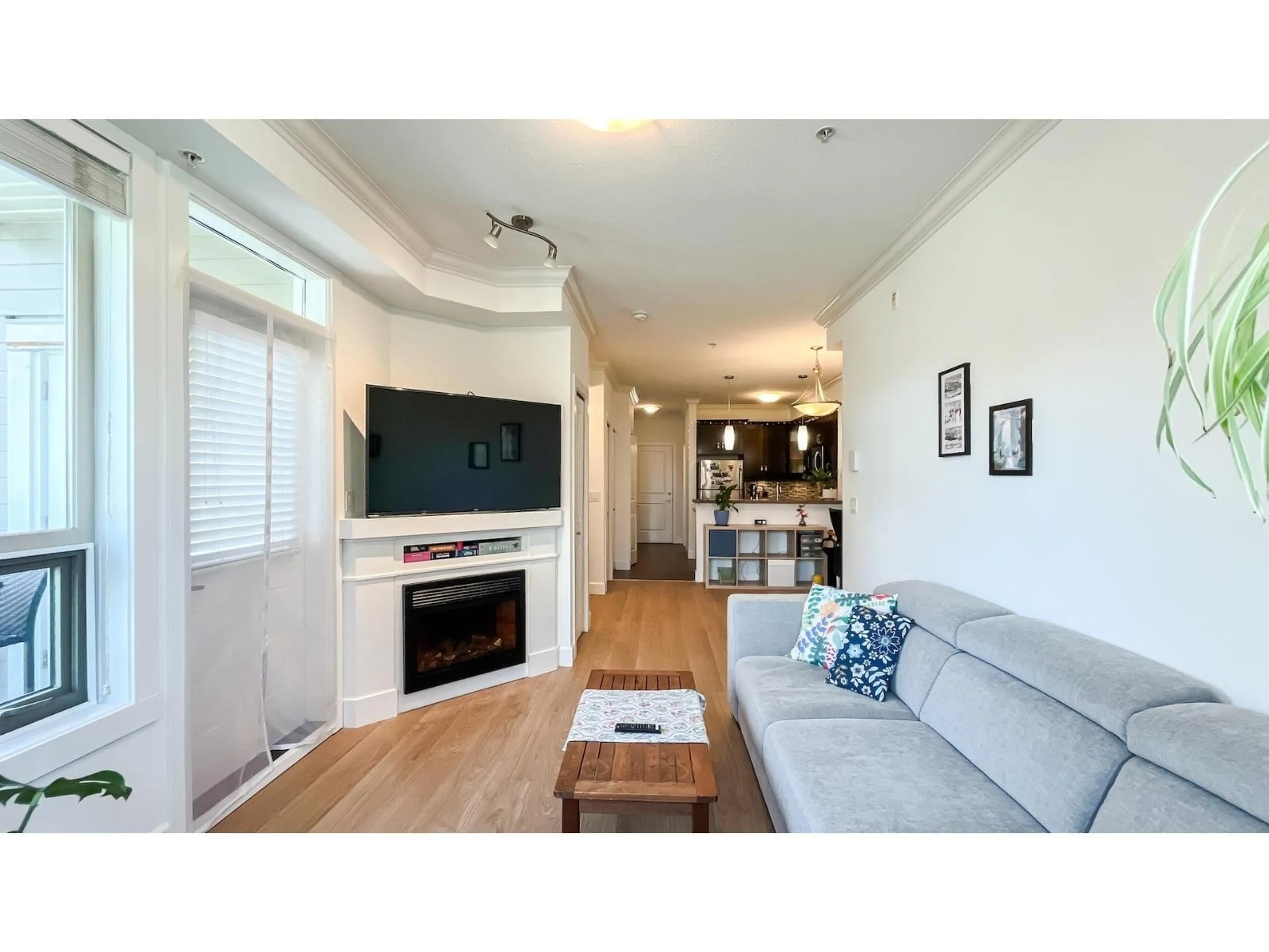 Living room with furniture, wood/laminate floor for 301 - 13897 FRASER HIGHWAY, Surrey British Columbia V3T0G8