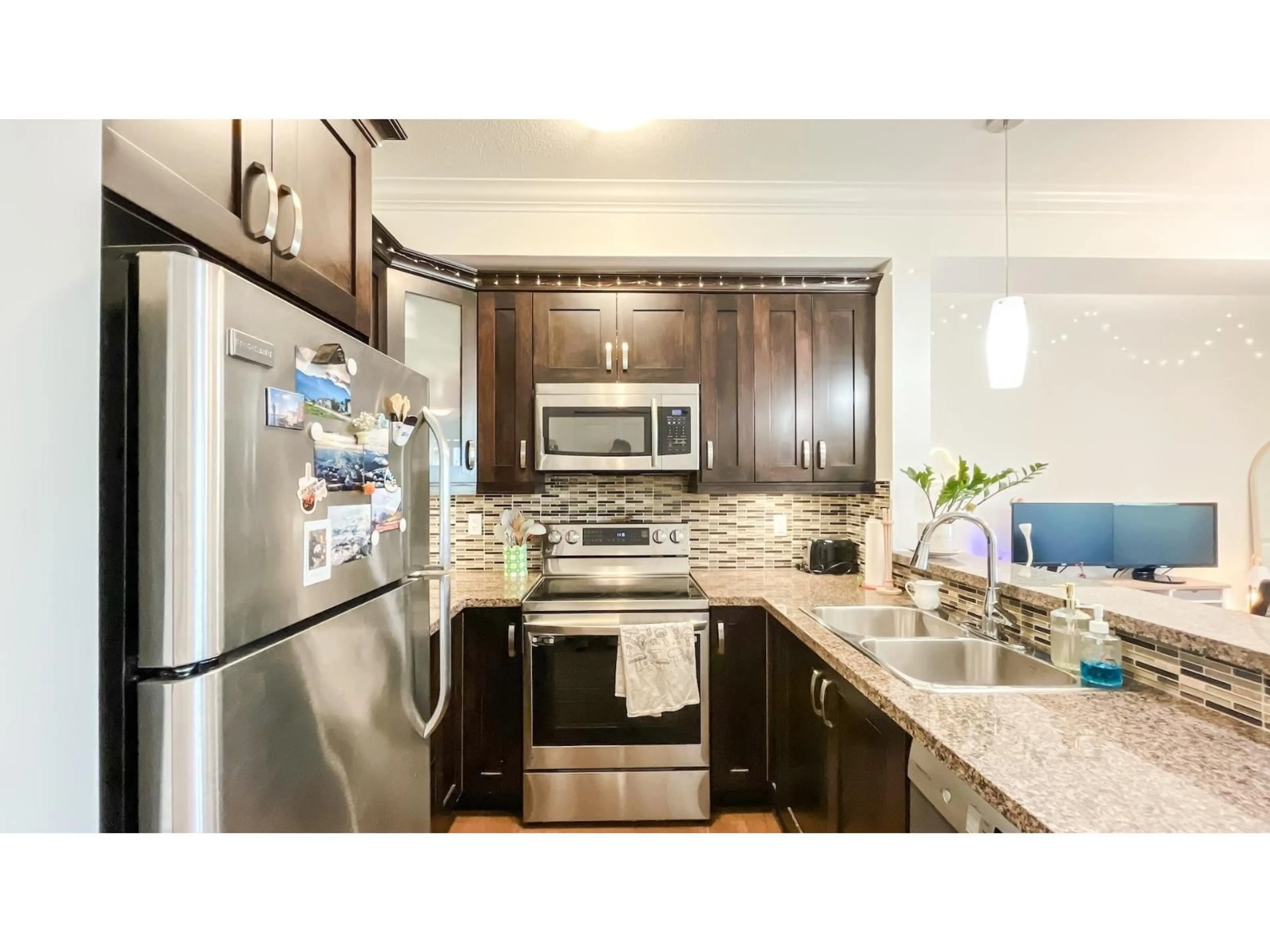 Unknown for 301 - 13897 FRASER HIGHWAY, Surrey British Columbia V3T0G8