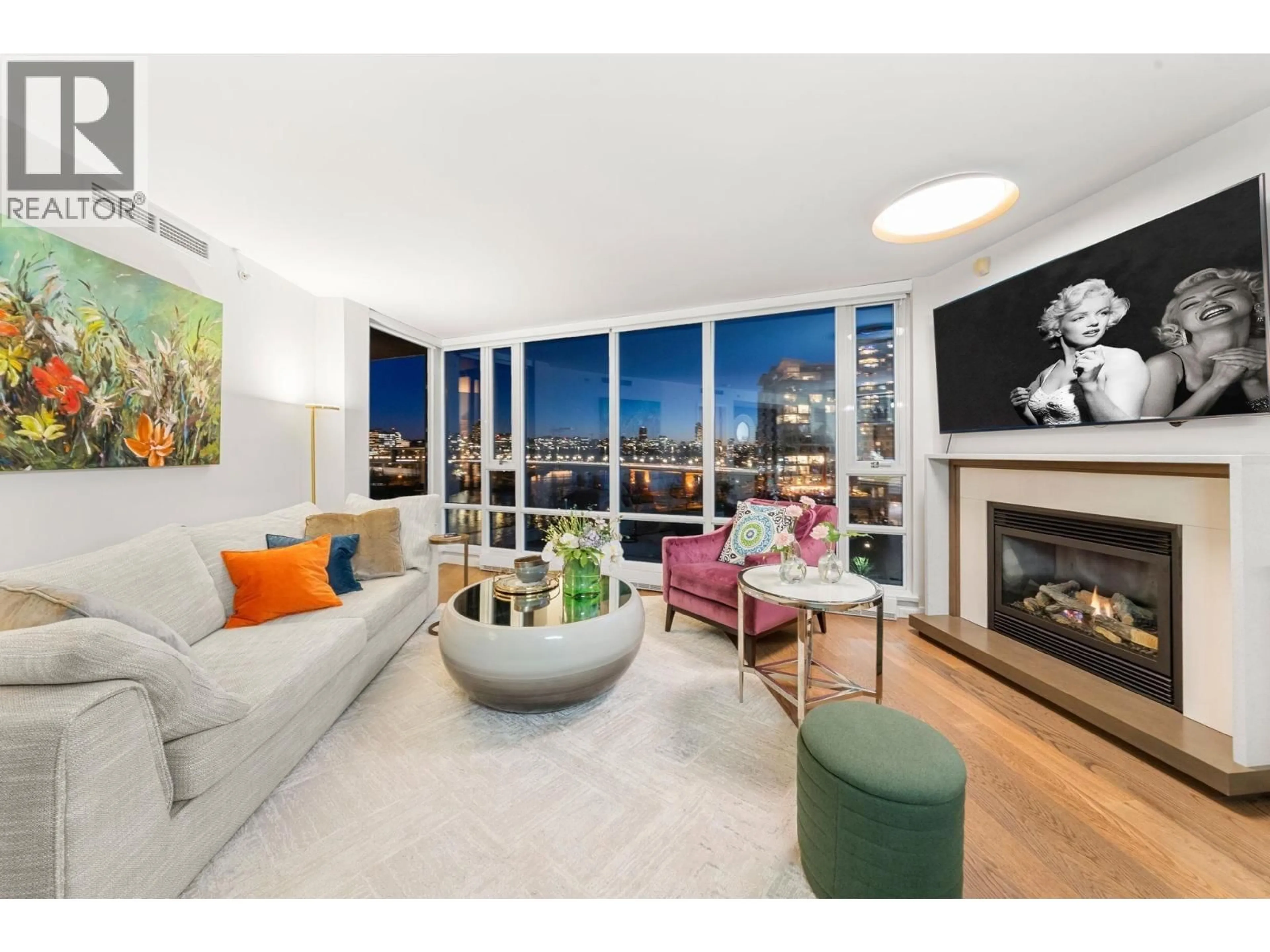 Living room with furniture, unknown for 903 - 8 SMITHE MEWS, Vancouver British Columbia V6B0A5