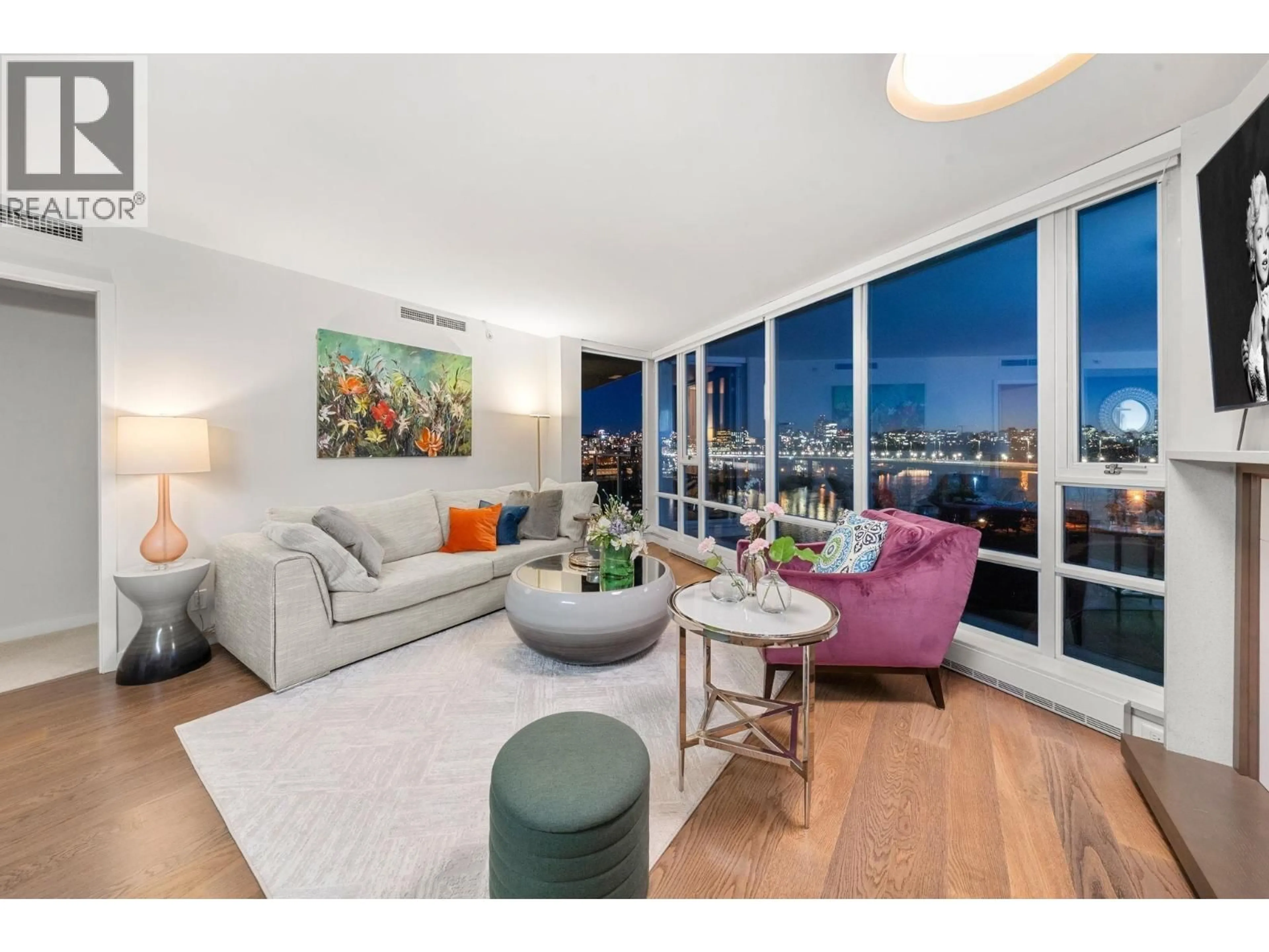 Living room with furniture, wood/laminate floor for 903 - 8 SMITHE MEWS, Vancouver British Columbia V6B0A5