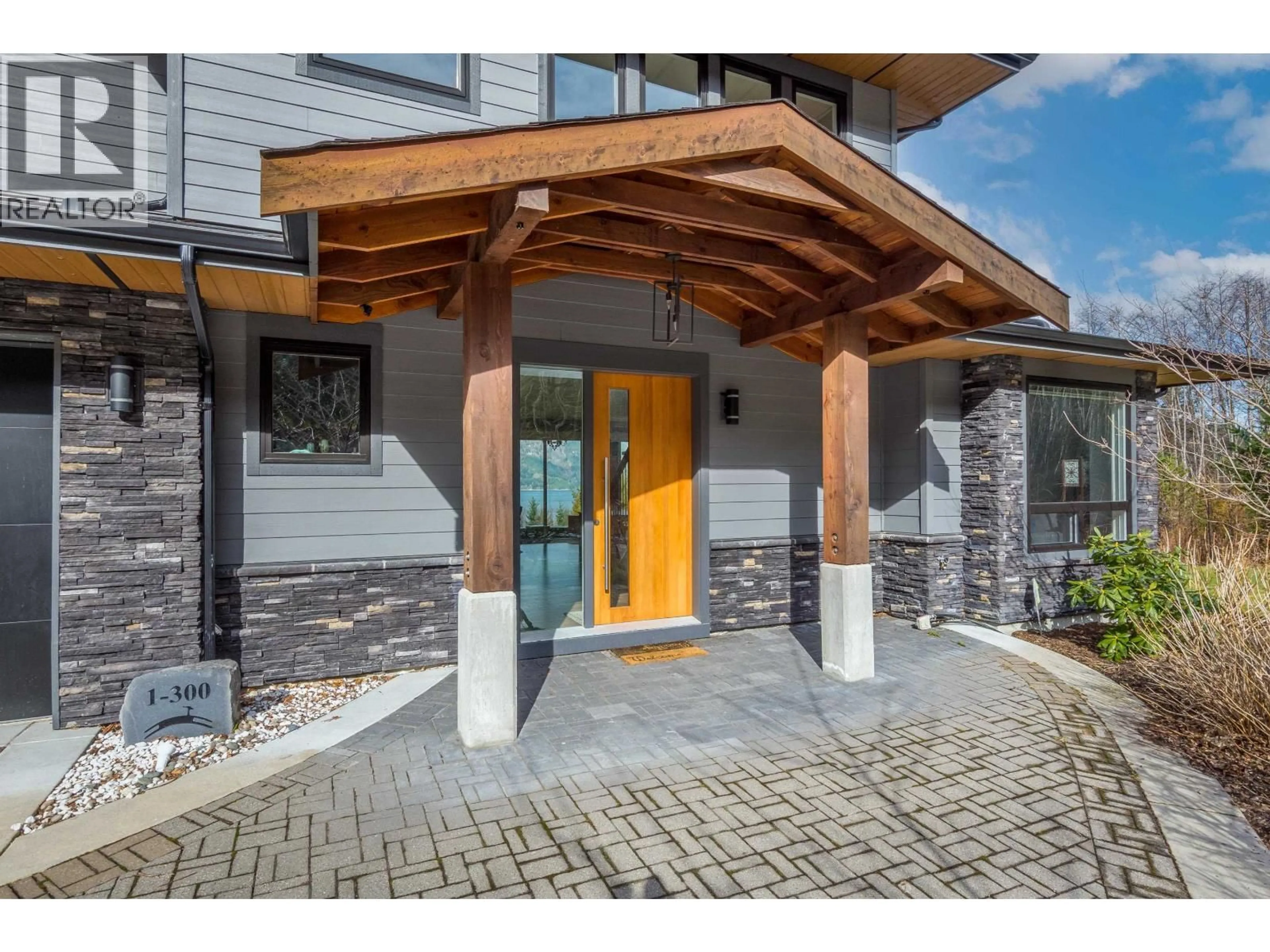 Indoor entryway for 1 - 300 FURRY CREEK DRIVE, West Vancouver British Columbia V8B1A3