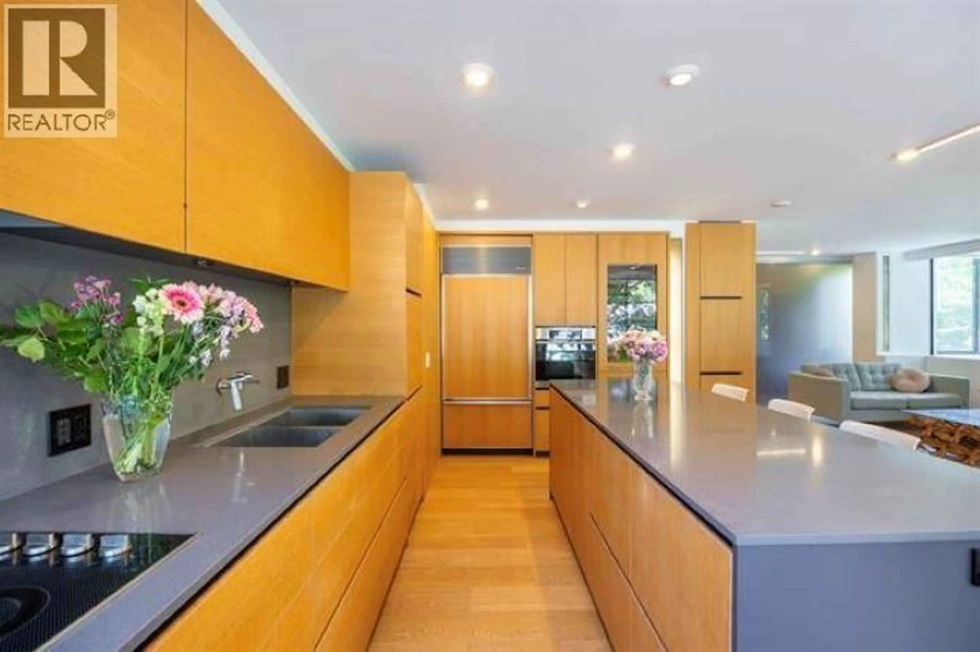Contemporary kitchen, unknown for 203 - 2167 BELLEVUE AVENUE, West Vancouver British Columbia V7V1C2