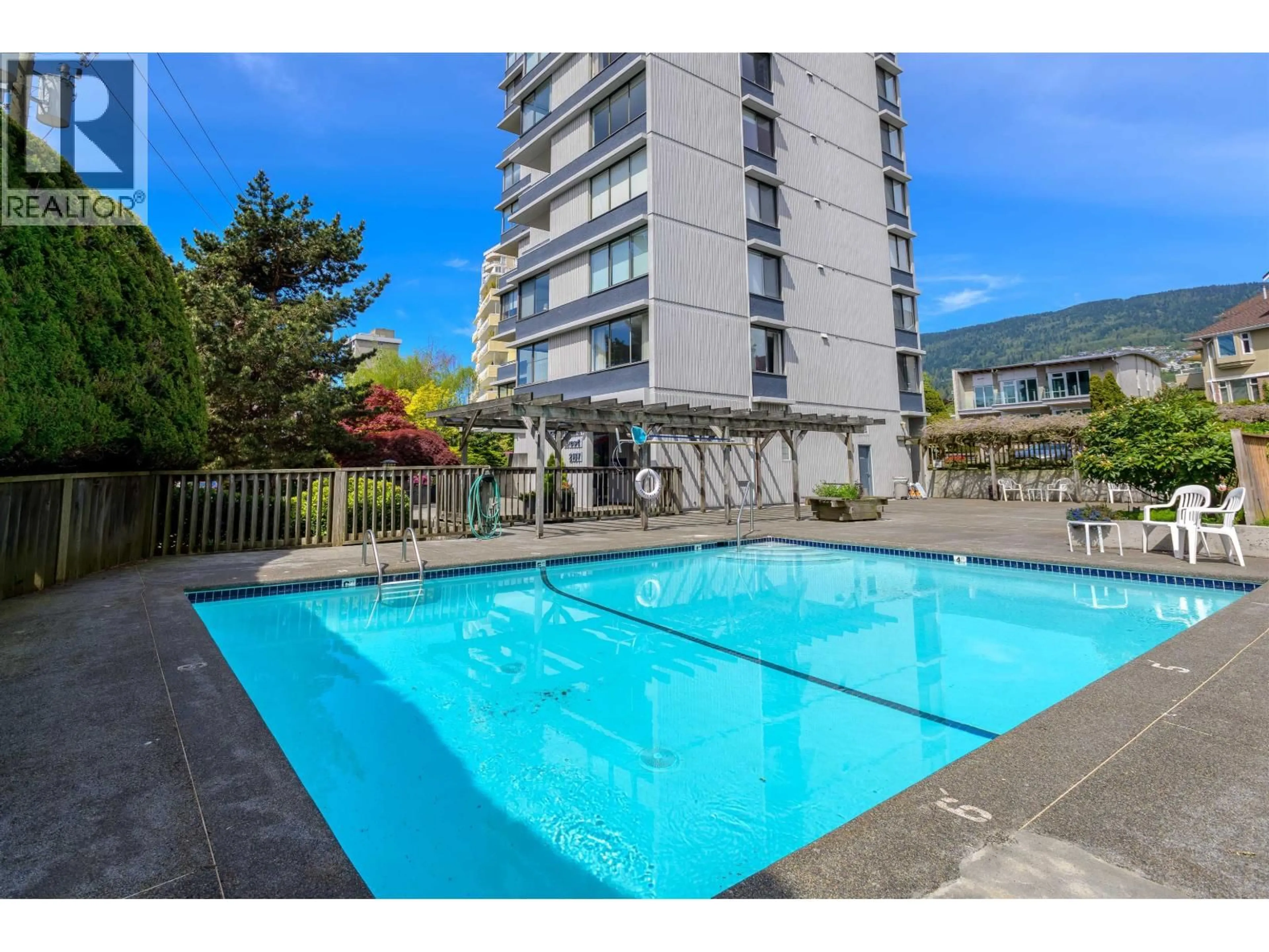 Pool for 203 - 2167 BELLEVUE AVENUE, West Vancouver British Columbia V7V1C2