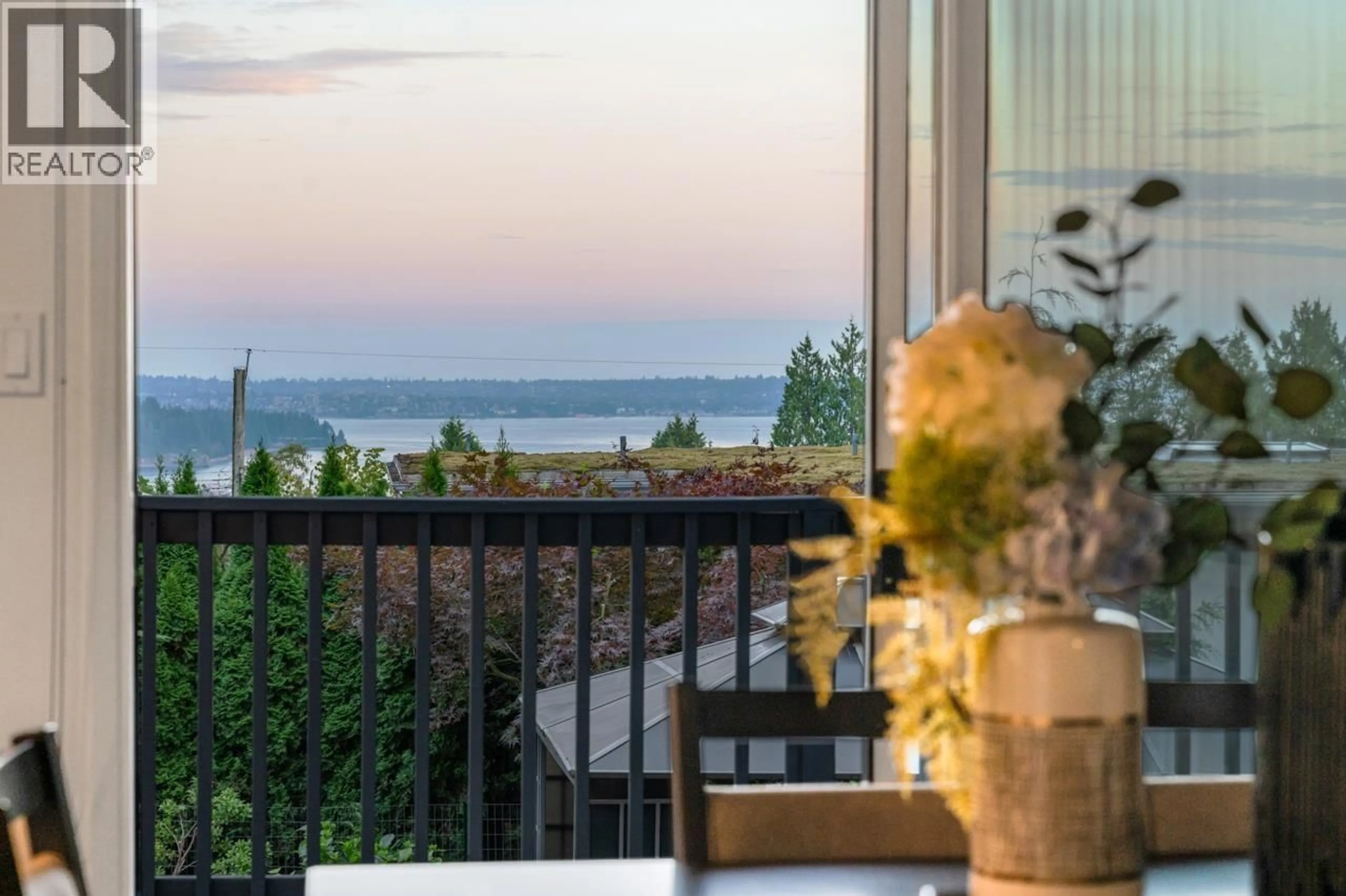 Balcony in the apartment, water/lake/river/ocean view for 1550 PALMERSTON AVENUE, West Vancouver British Columbia V7V4R1