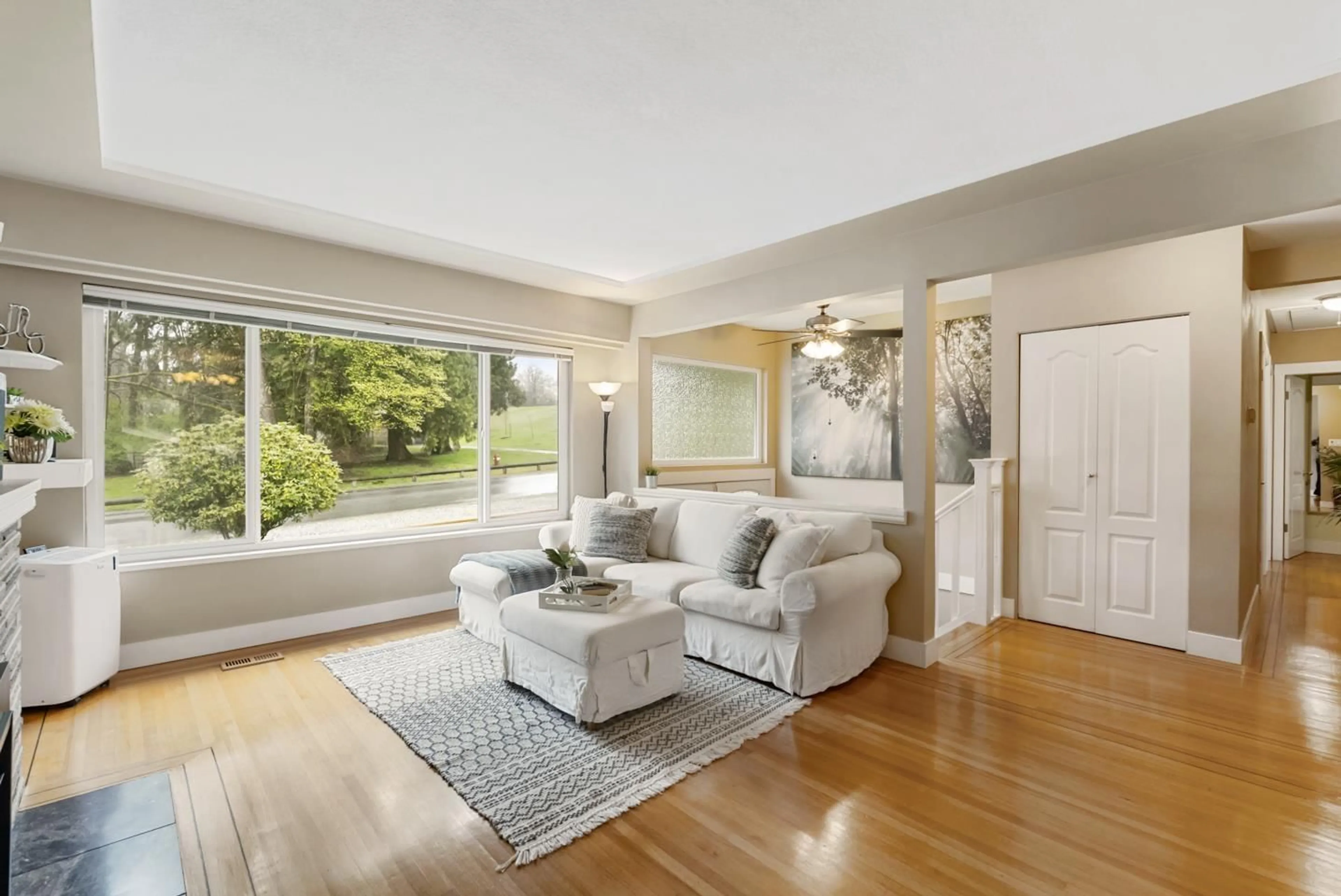 Living room with furniture, unknown for 11275 150 STREET, Surrey British Columbia V3R4E1