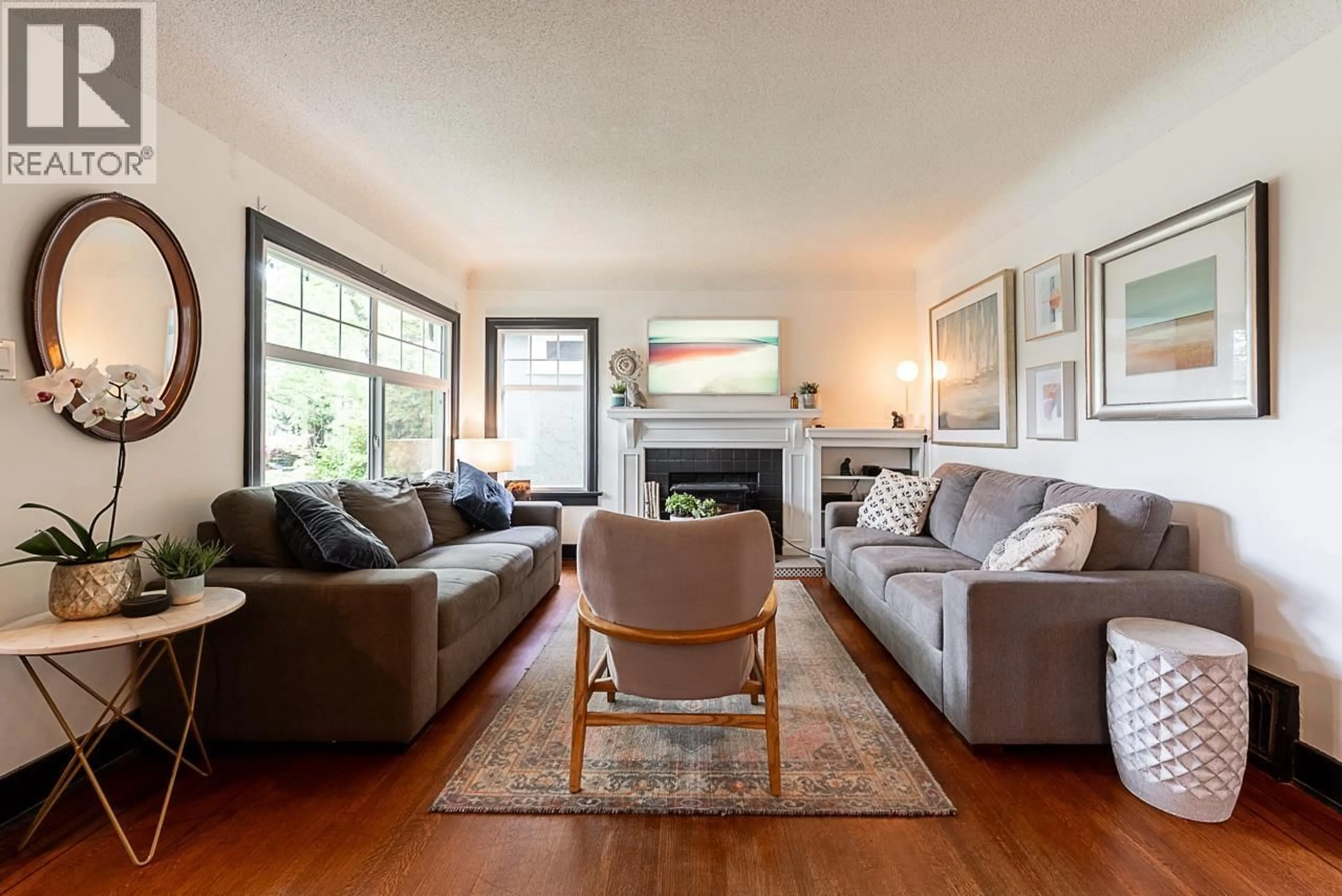 Living room with furniture, unknown for 341 22ND AVENUE, Vancouver British Columbia V5Y2G3