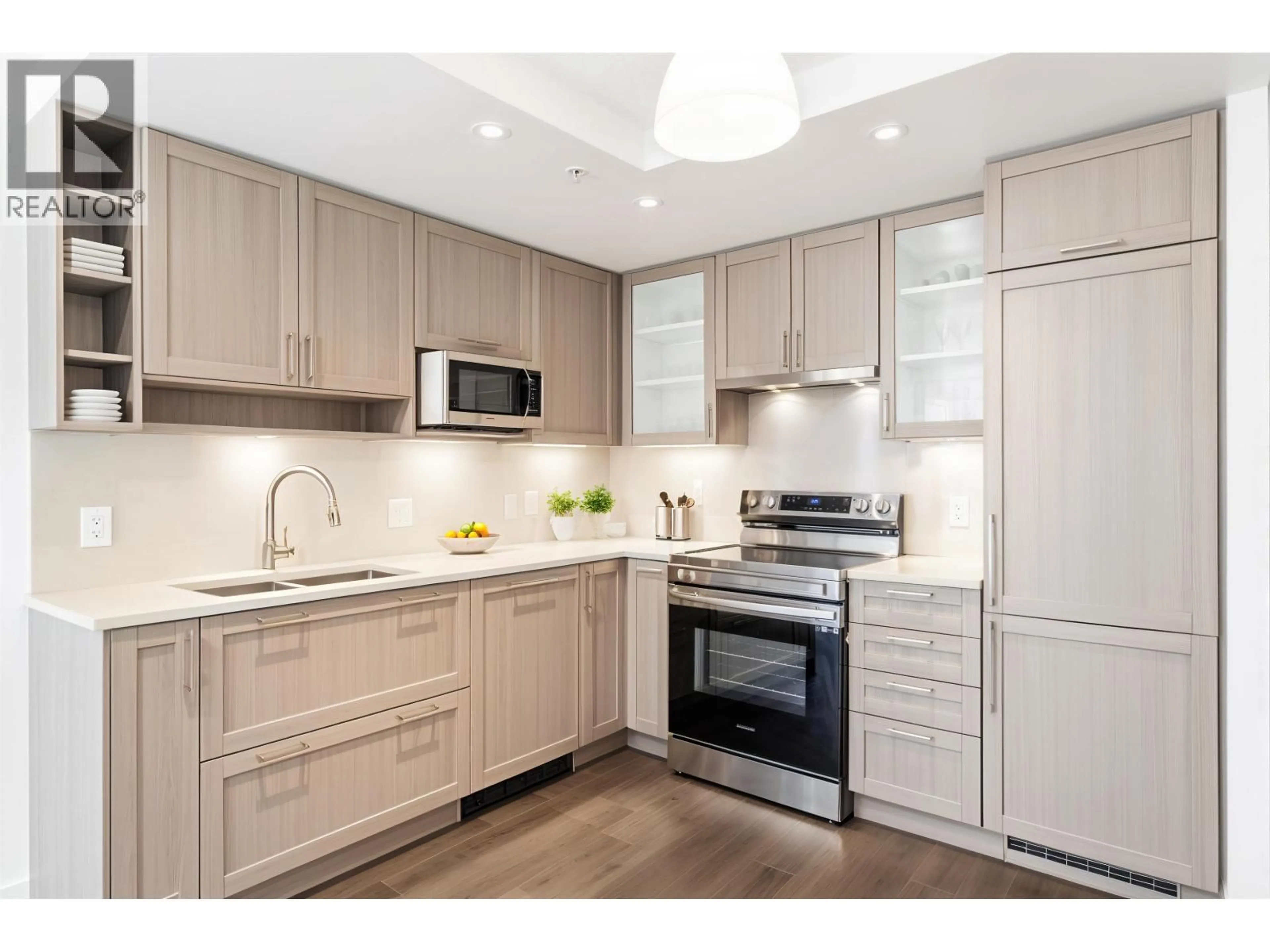 Open concept kitchen, unknown for 320 - 5665 BOUNDARY ROAD, Vancouver British Columbia V5R0E4