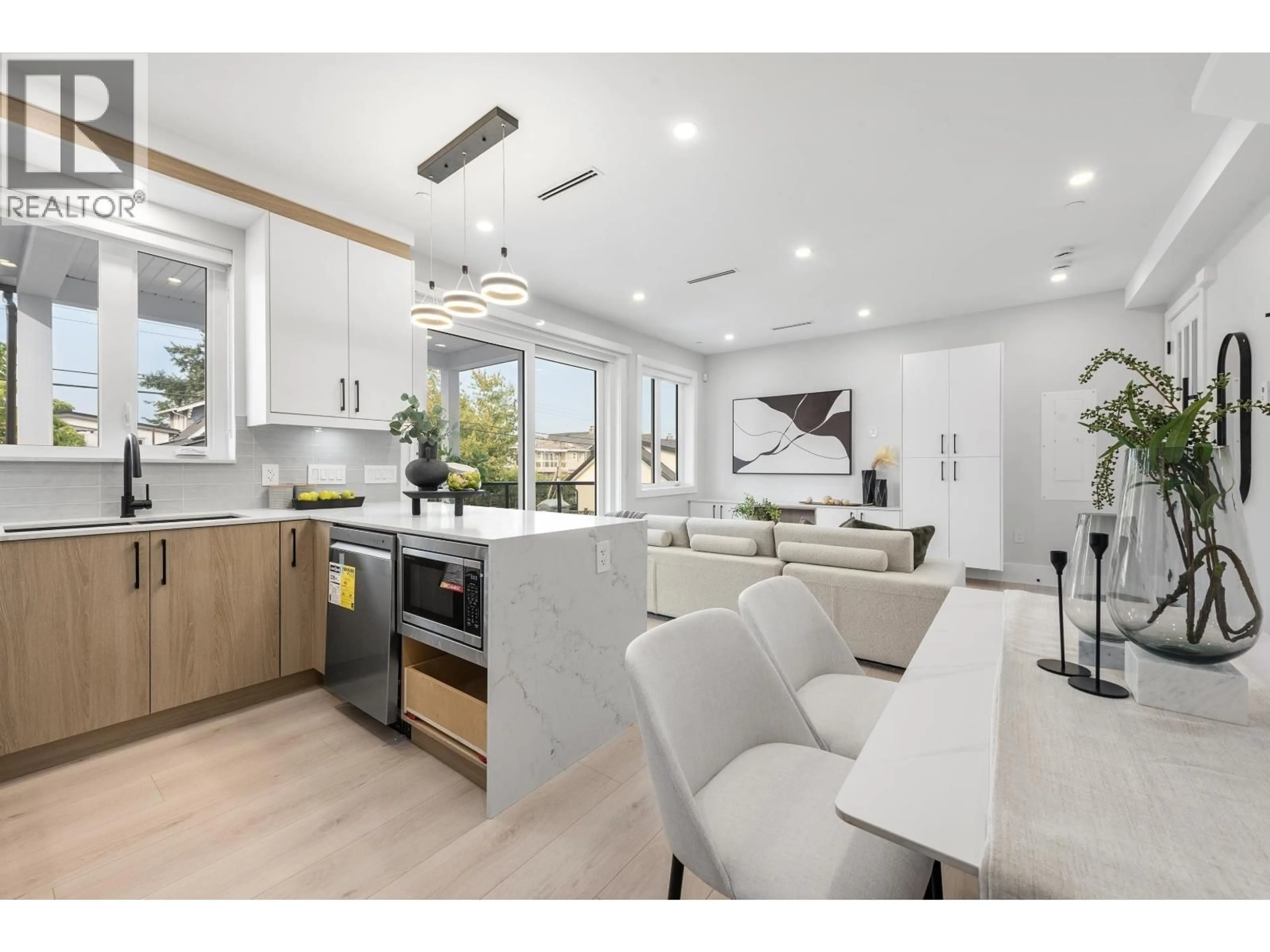 Open concept kitchen, unknown for 2743 MCGILL STREET, Vancouver British Columbia V5K1H4