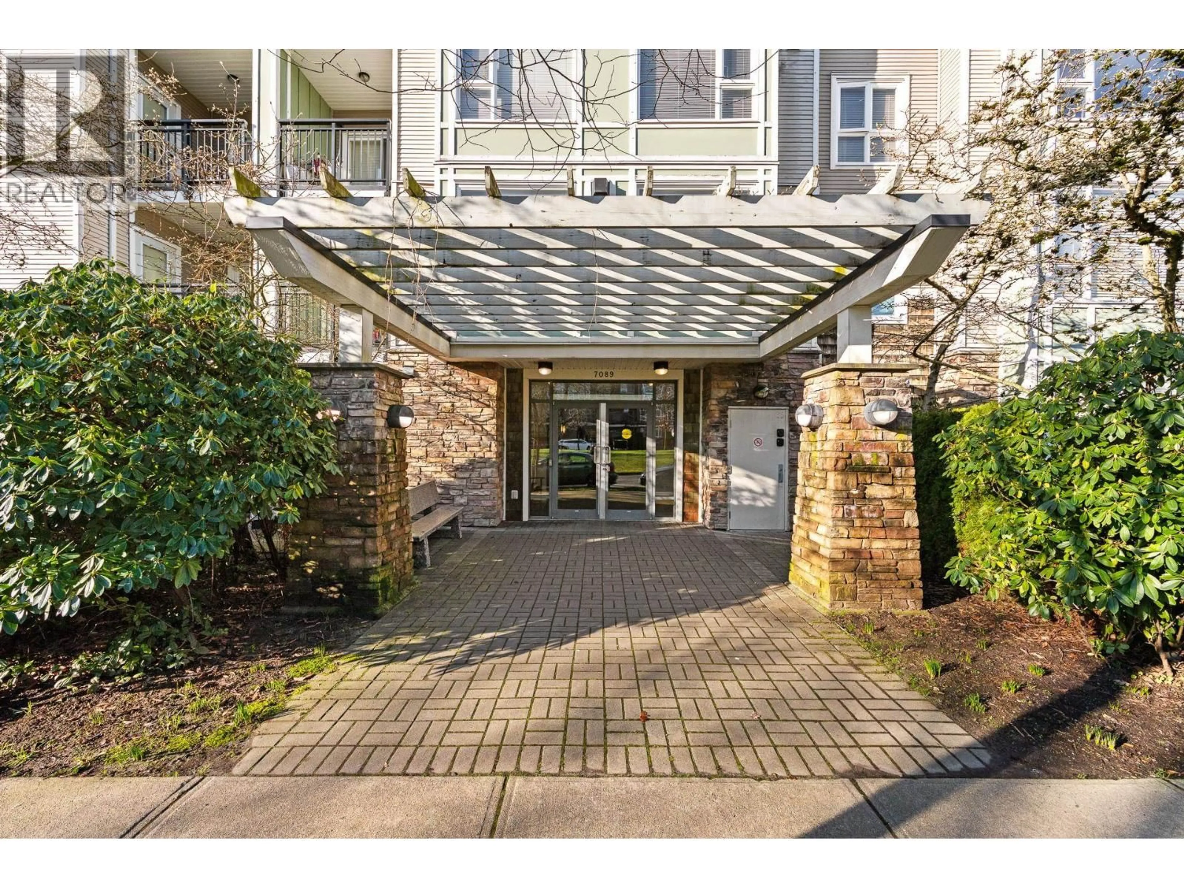 Indoor entryway for 417 - 7089 MONT ROYAL SQUARE, Vancouver British Columbia V5S4W6