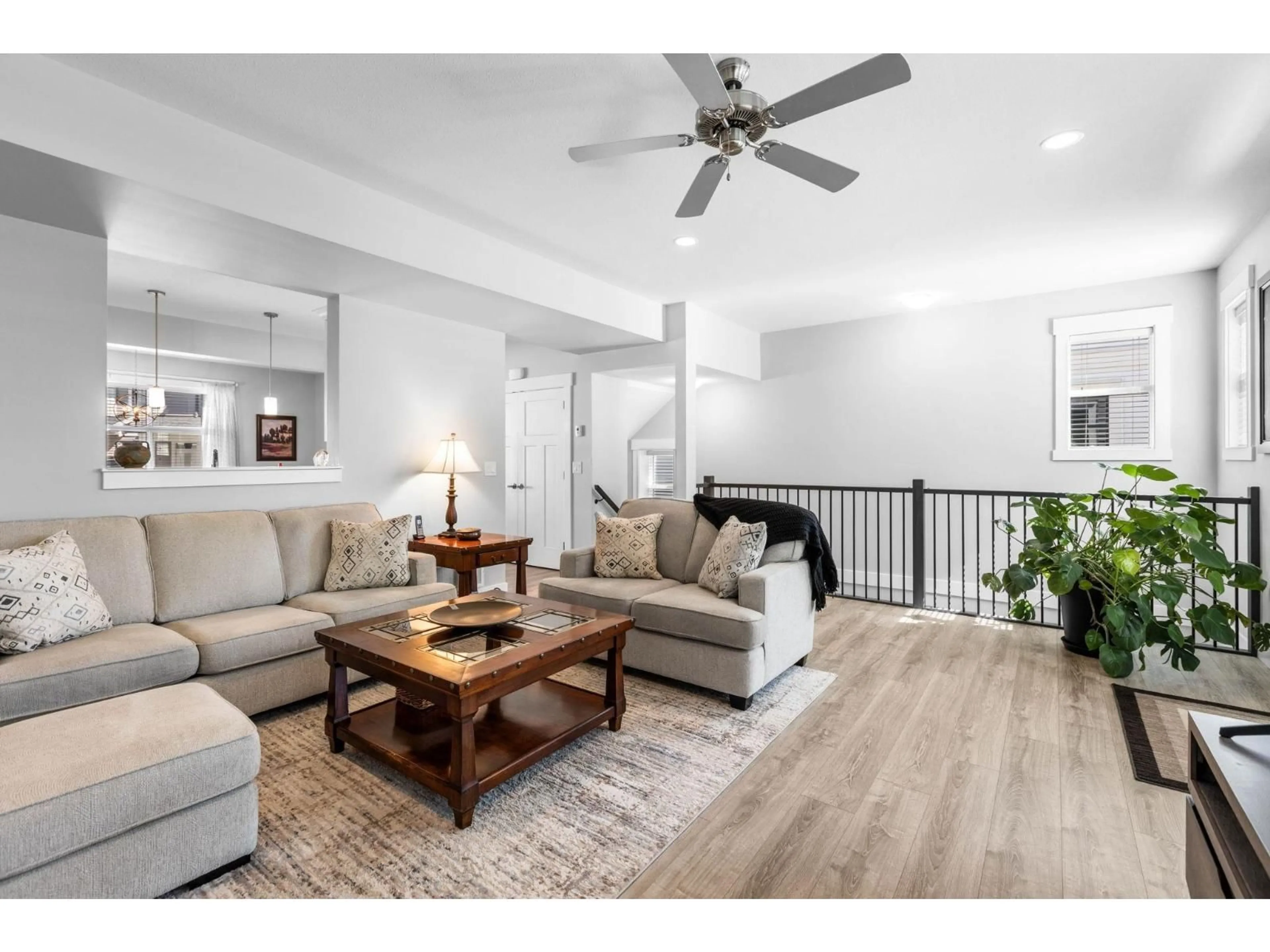 Living room with furniture, unknown for 25 - 386 PINE AVENUE, Harrison Hot Springs British Columbia V0M1K0