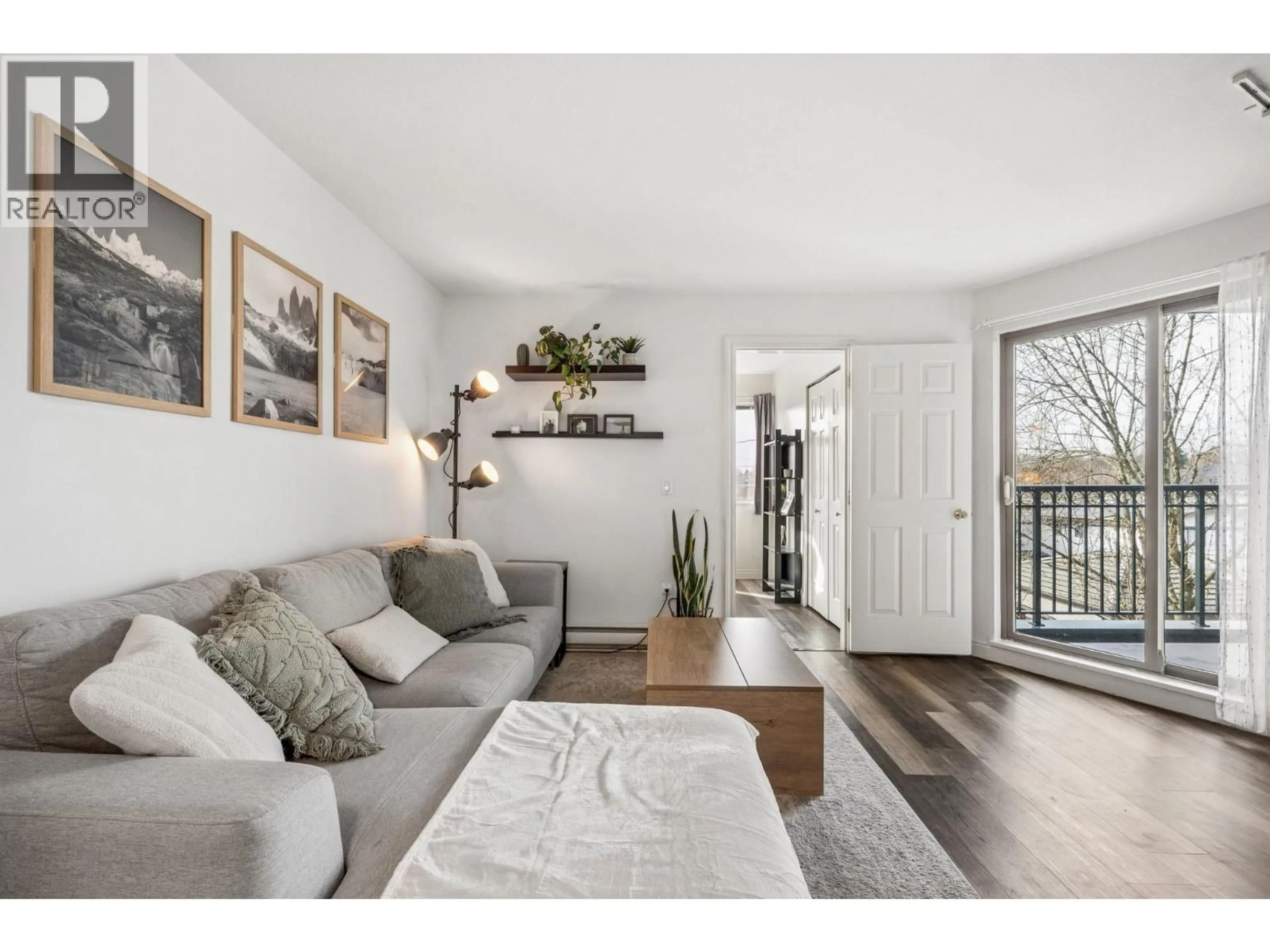 Living room with furniture, wood/laminate floor for 308 - 688 16TH AVENUE, Vancouver British Columbia V5T2V4