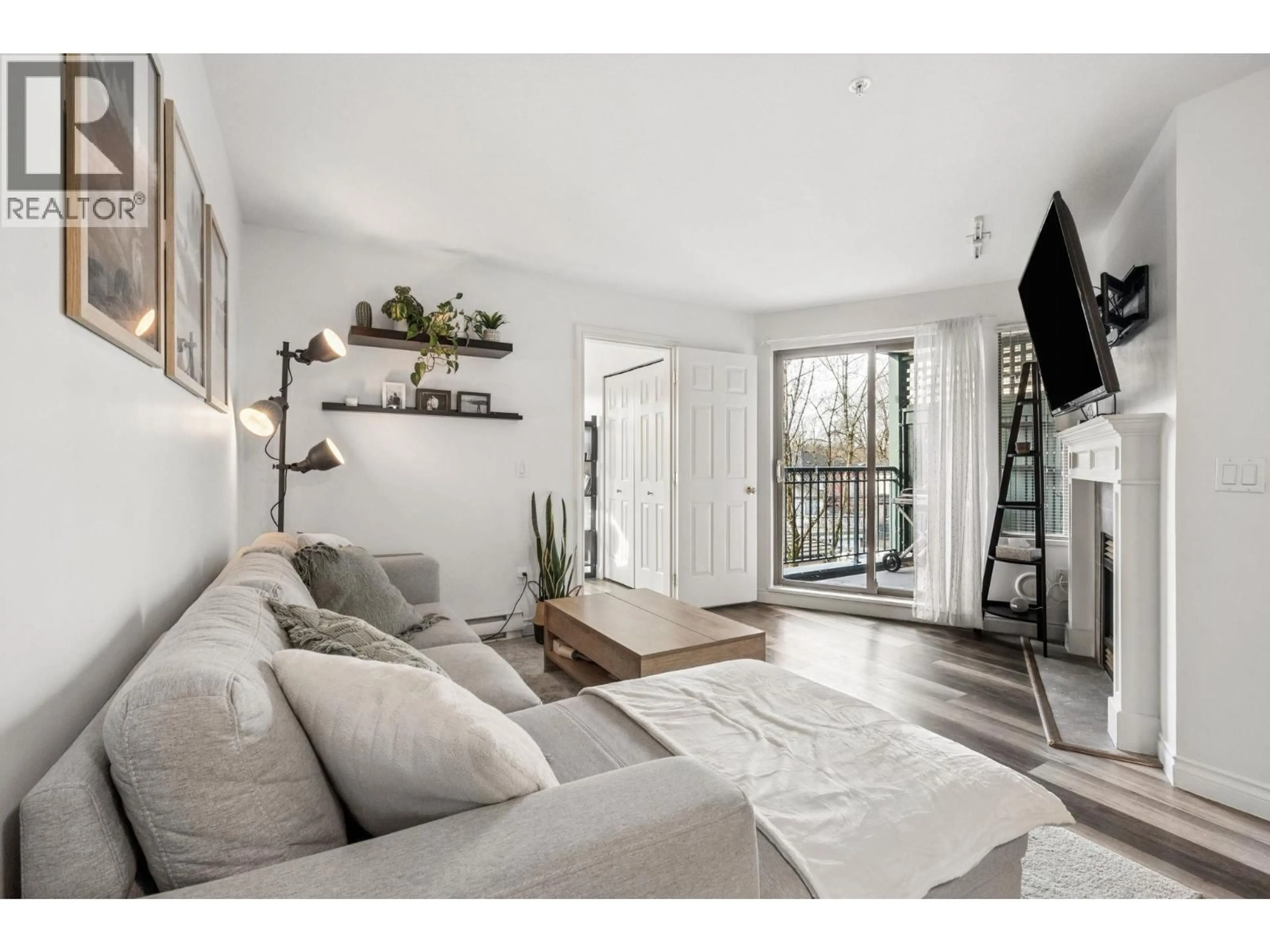 Living room with furniture, unknown for 308 - 688 16TH AVENUE, Vancouver British Columbia V5T2V4