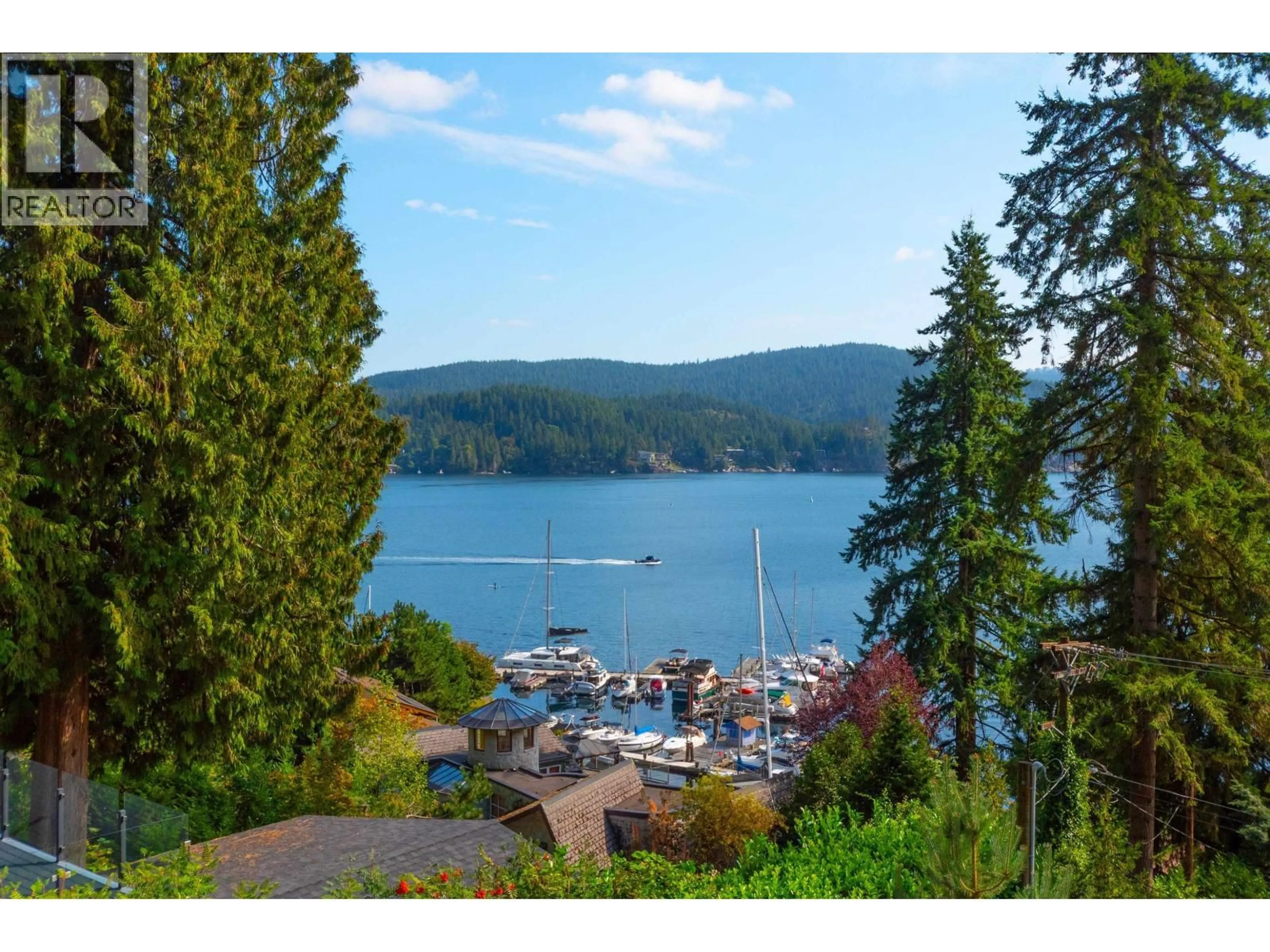 A pic from outside/outdoor area/front of a property/back of a property/a pic from drone, water/lake/river/ocean view for 2867 PANORAMA DRIVE, North Vancouver British Columbia V7G1V7