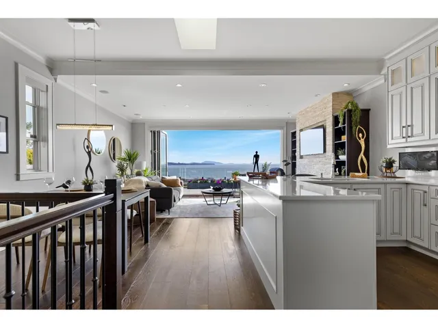 14786 MCDONALD AVENUE, White Rock 2
