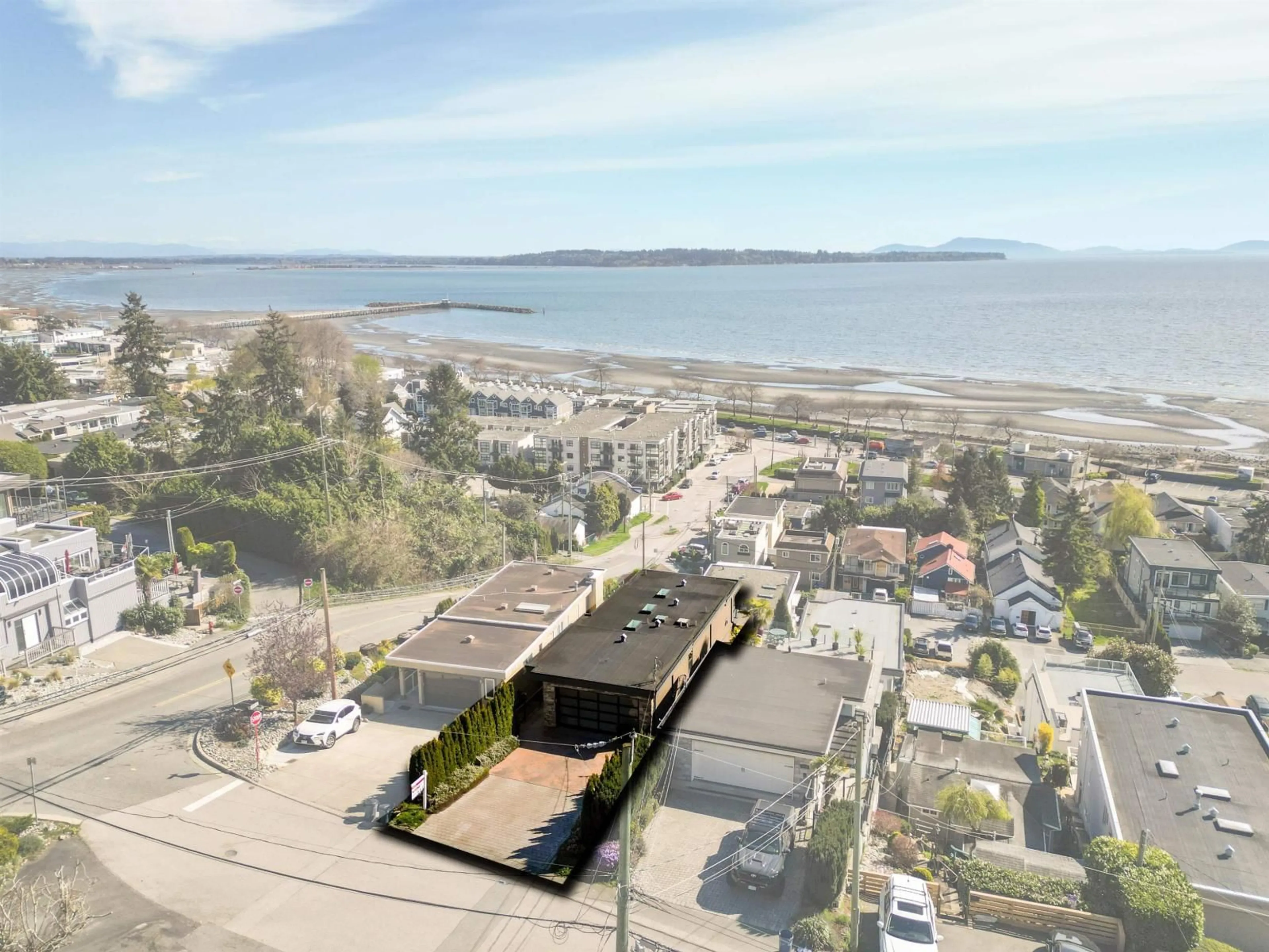 A pic from outside/outdoor area/front of a property/back of a property/a pic from drone, unknown for 14786 MCDONALD AVENUE, White Rock British Columbia V4B2C8