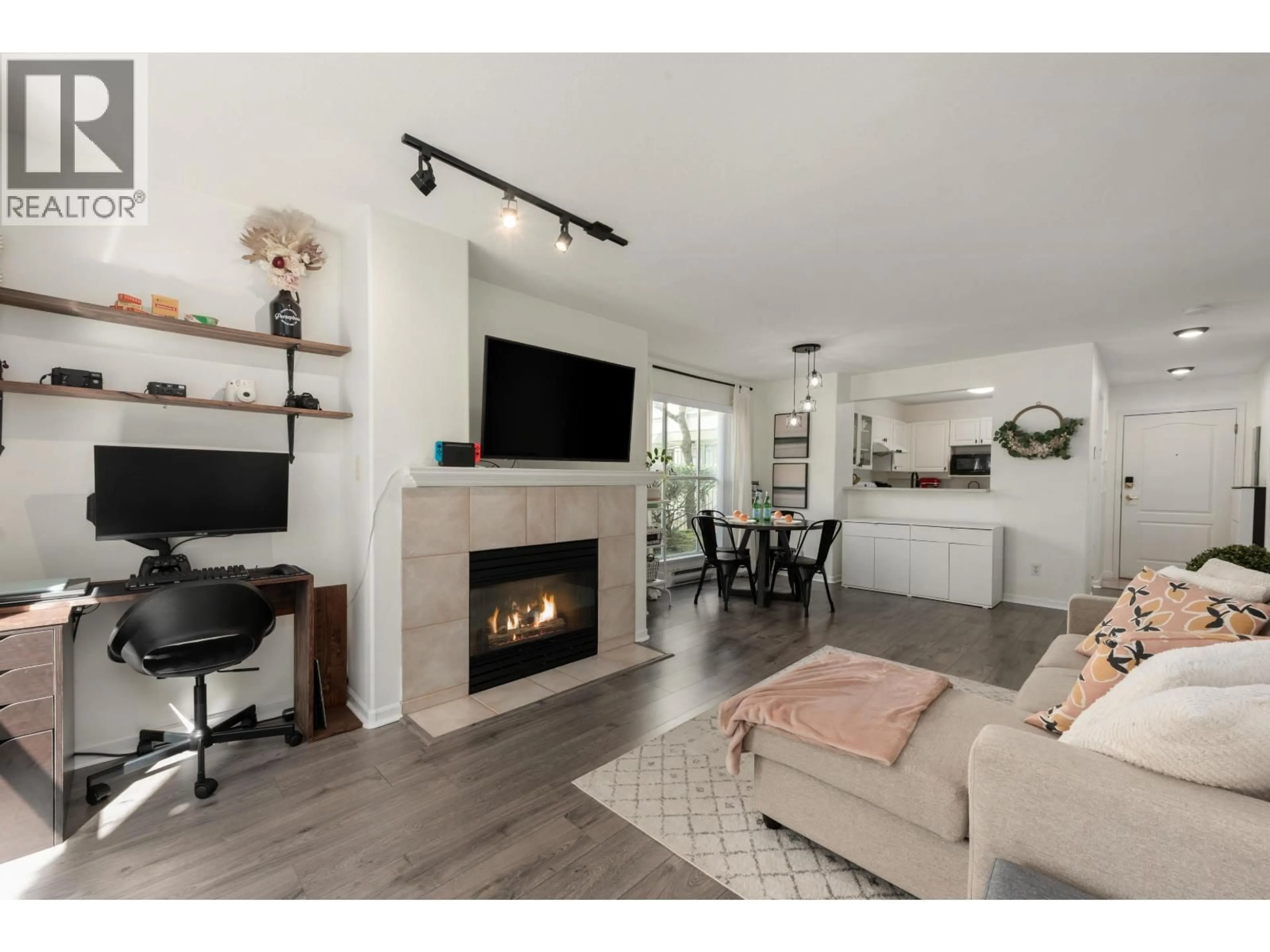 Living room with furniture, wood/laminate floor for 112 - 8880 JONES ROAD, Richmond British Columbia V6Y3Z1