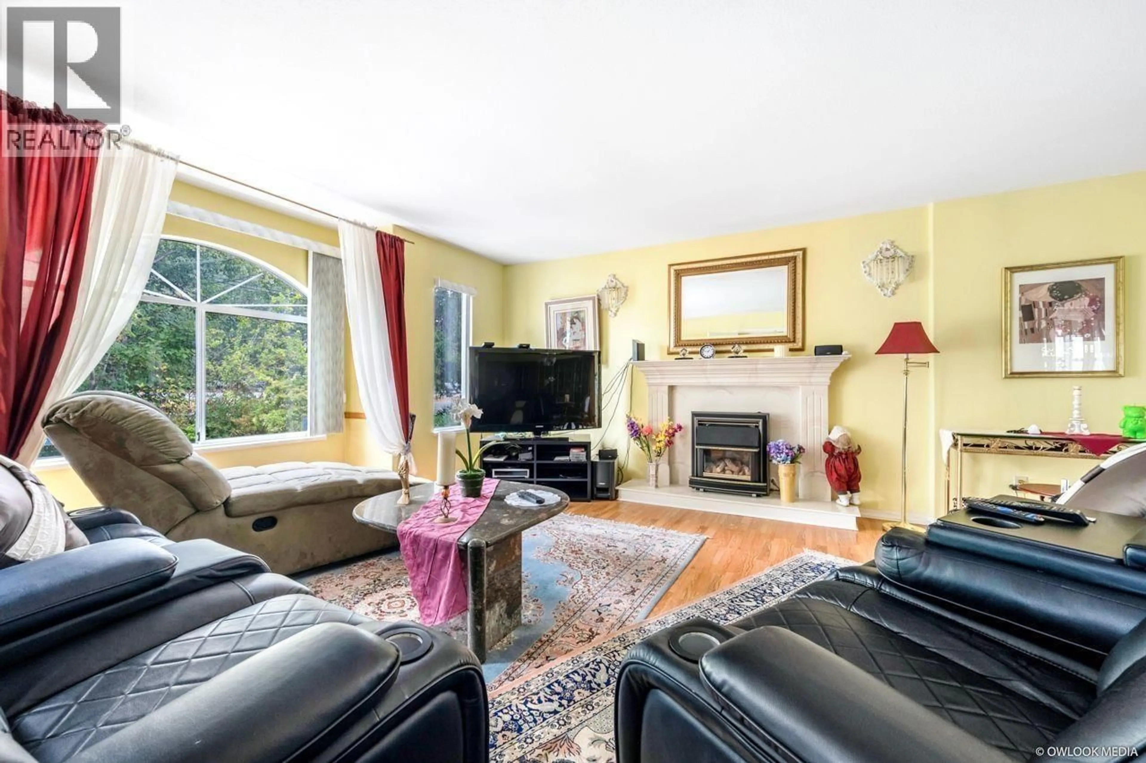 Living room with furniture, unknown for 12540 WESTMINSTER HIGHWAY, Richmond British Columbia V6V1A1