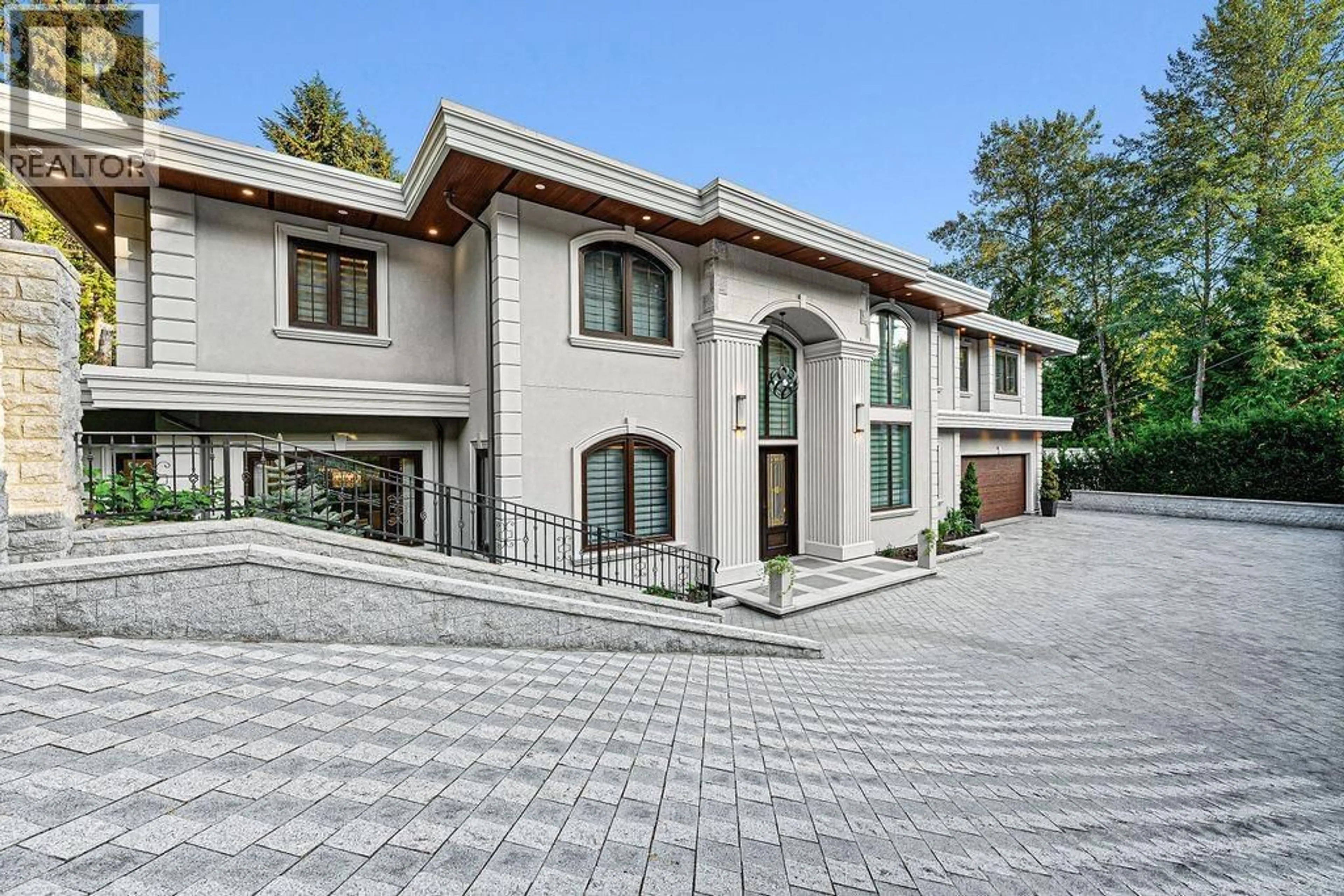 Home with brick exterior material, street for 558 GLENROSS ROAD, West Vancouver British Columbia V7S1L5
