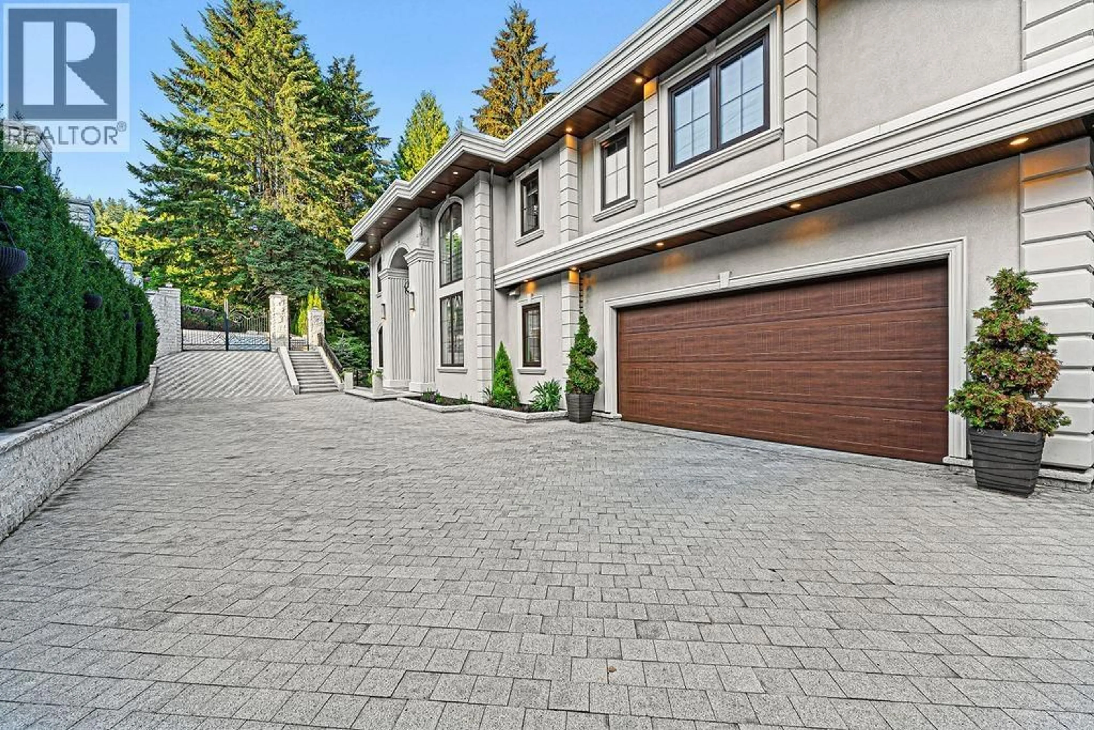 Home with brick exterior material, street for 558 GLENROSS ROAD, West Vancouver British Columbia V7S1L5
