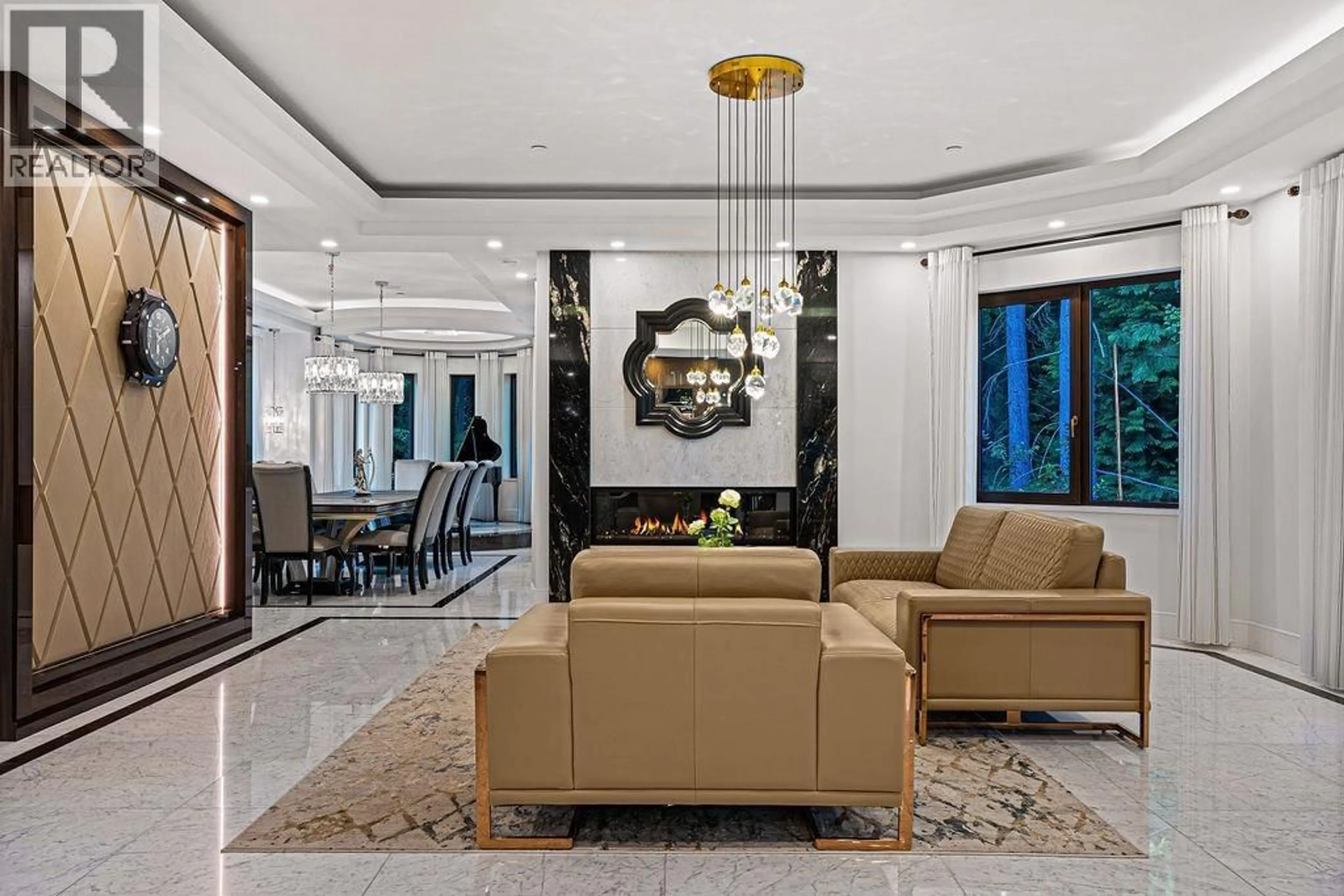 Lobby for 558 GLENROSS ROAD, West Vancouver British Columbia V7S1L5