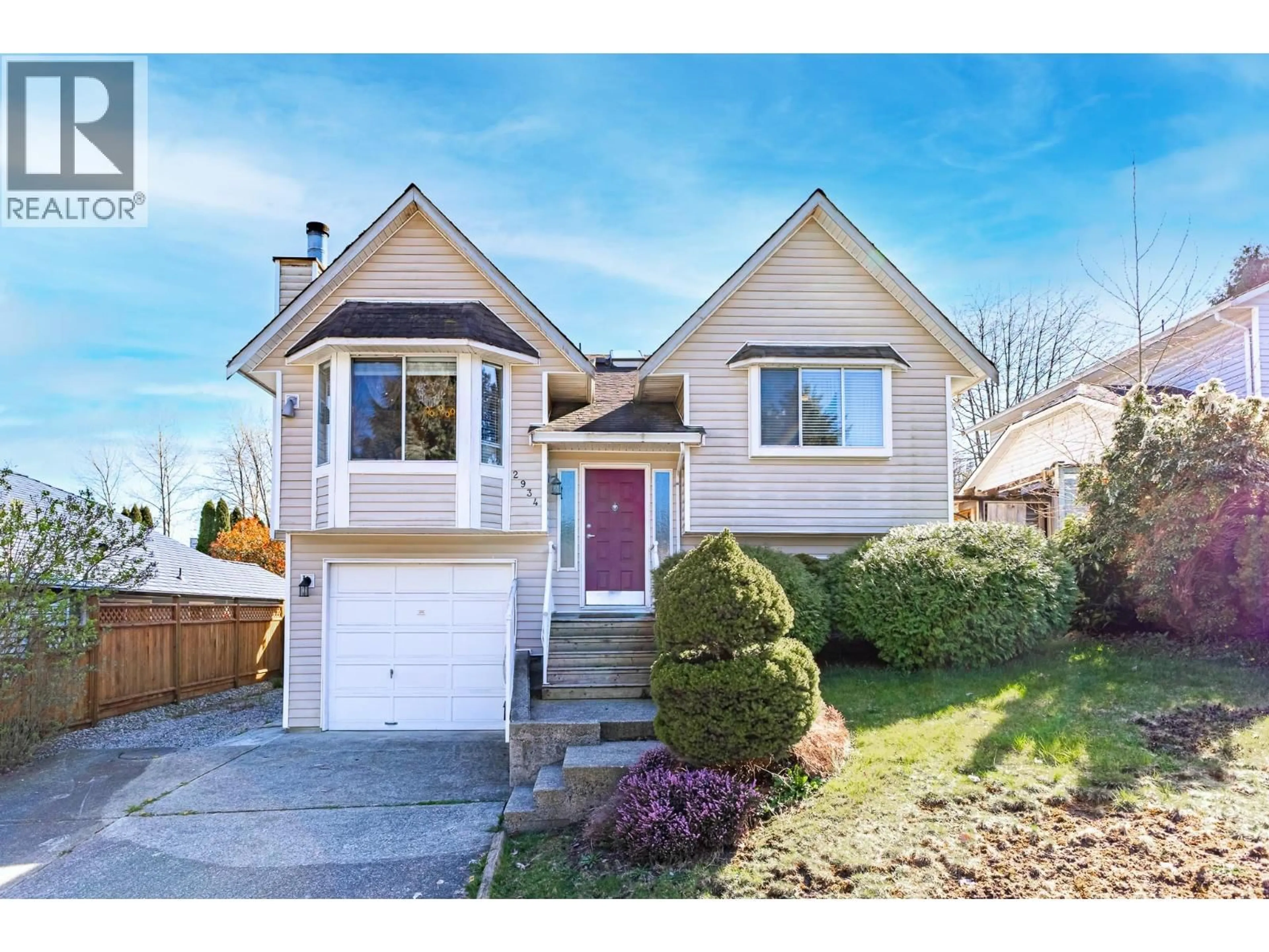 Home with vinyl exterior material, street for 2934 HECKBERT PLACE, Coquitlam British Columbia V3C5B2