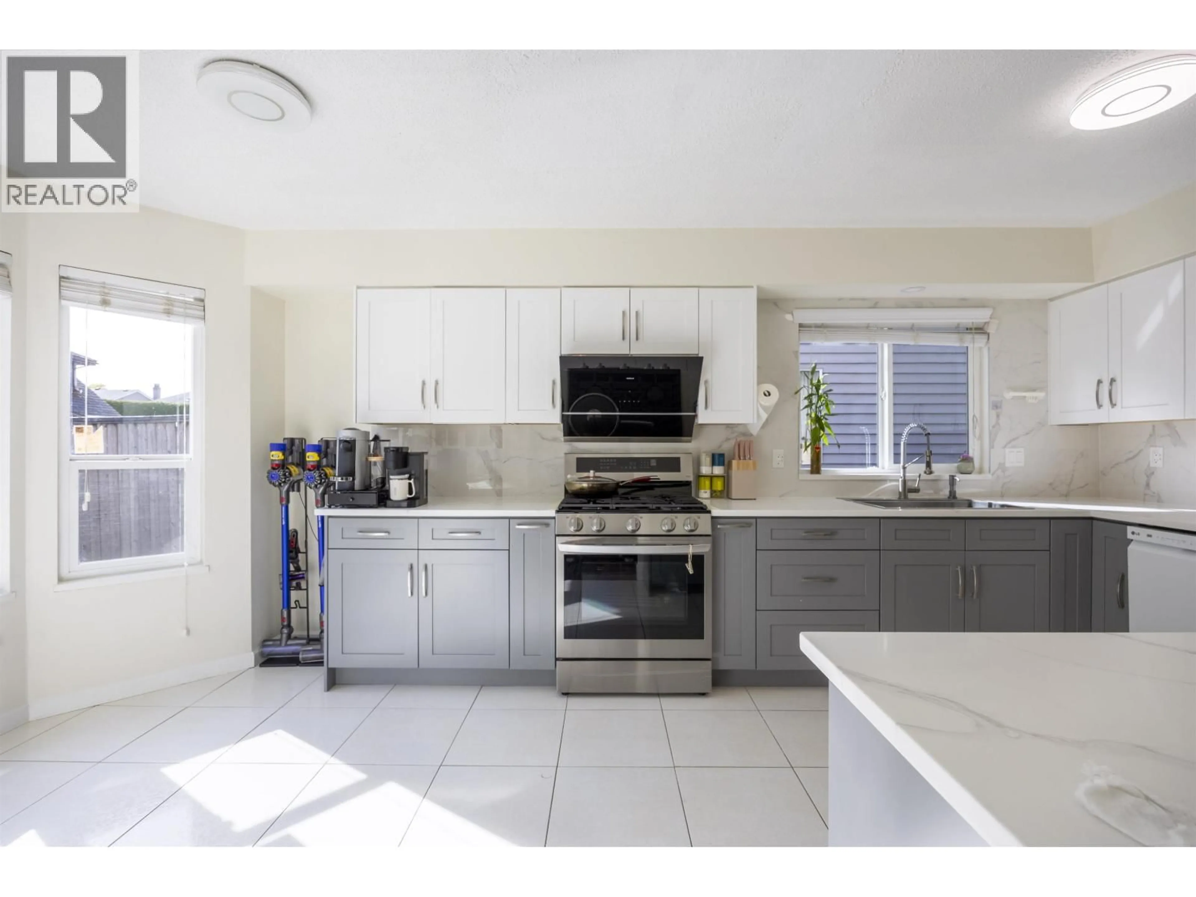 Open concept kitchen, ceramic/tile floor for 8366 DAYTON COURT, Richmond British Columbia V6Y3H6