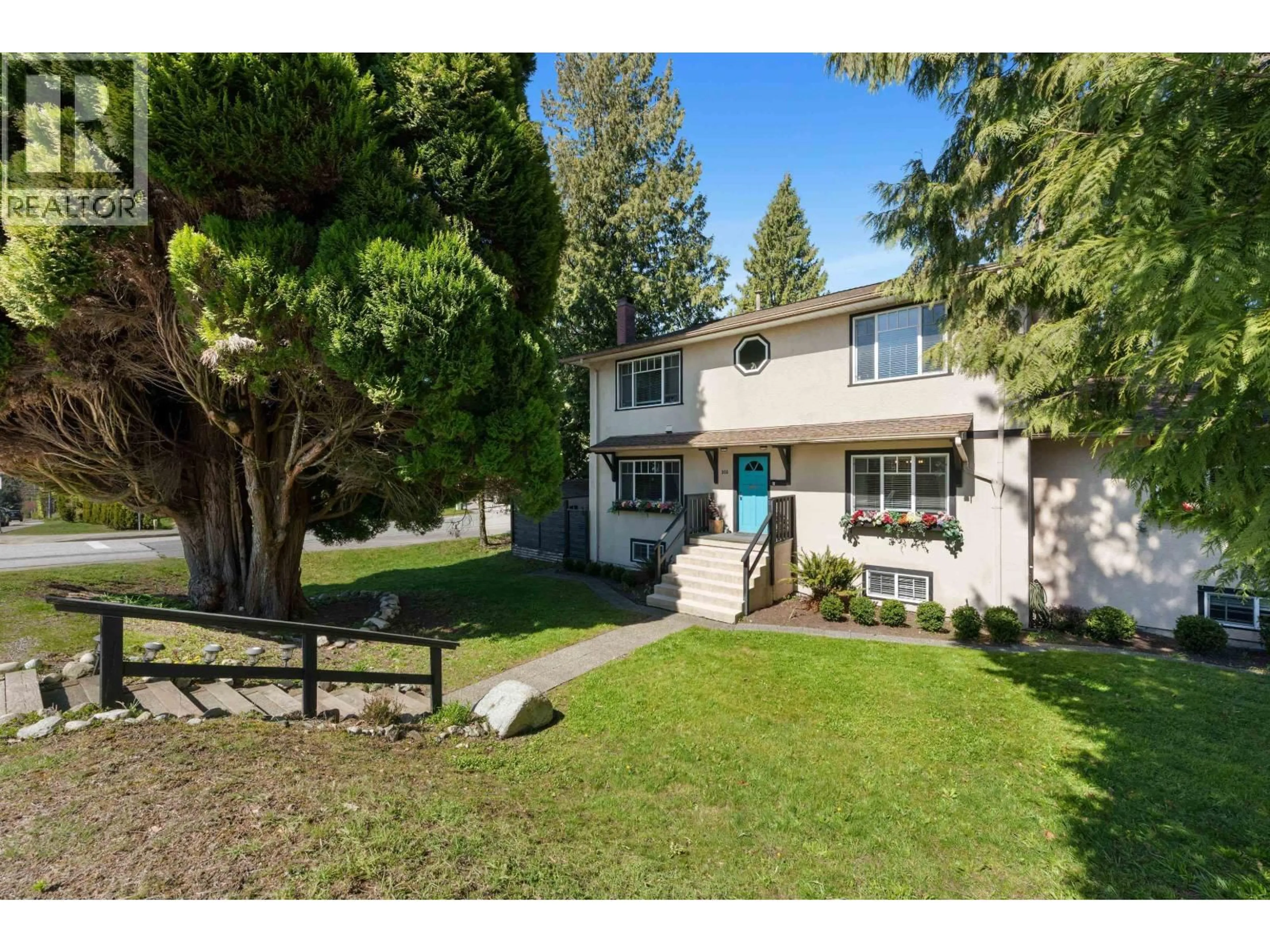 A pic from outside/outdoor area/front of a property/back of a property/a pic from drone, street for 300 25TH STREET, North Vancouver British Columbia V7N1A3