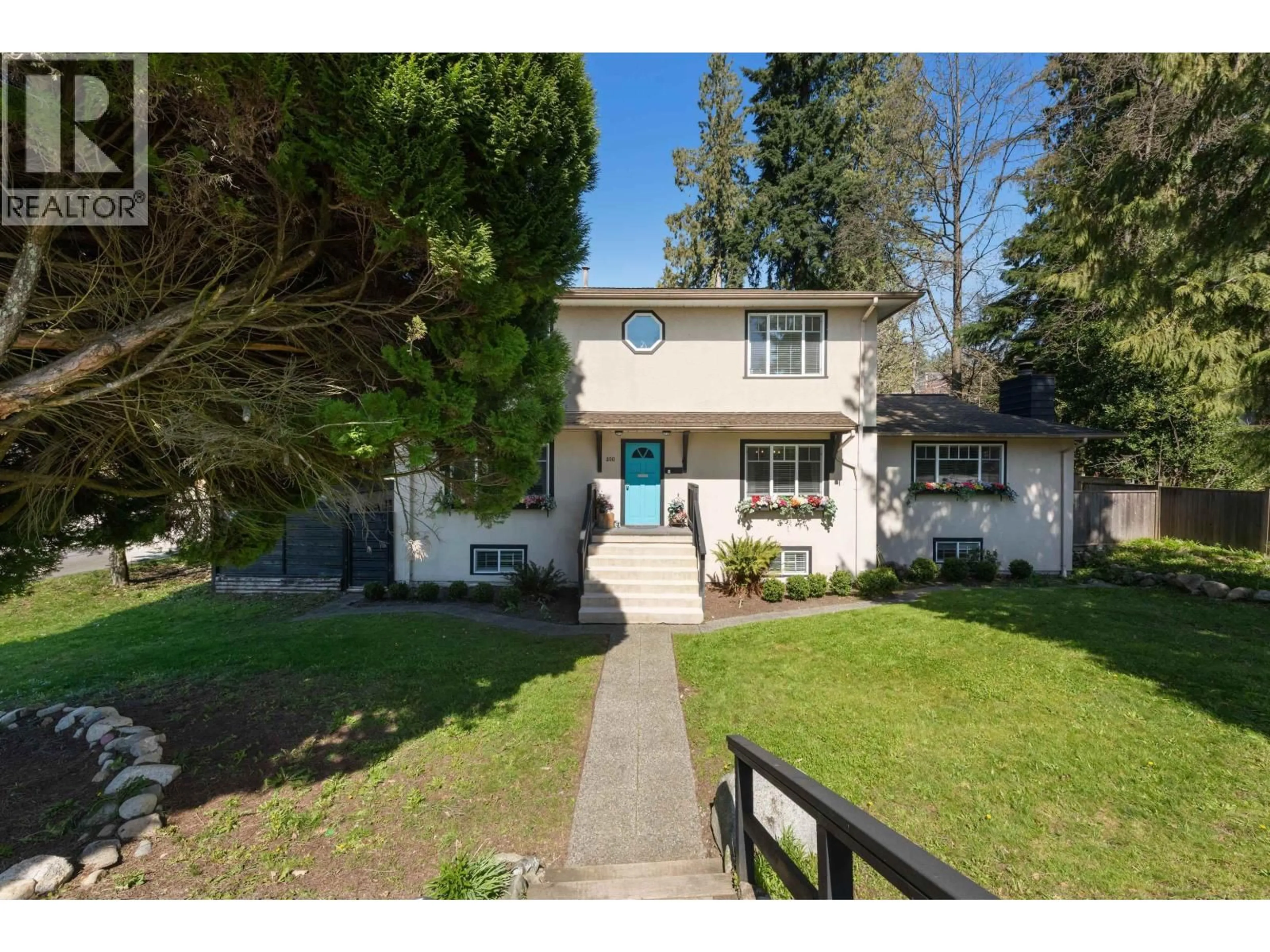 A pic from outside/outdoor area/front of a property/back of a property/a pic from drone, street for 300 25TH STREET, North Vancouver British Columbia V7N1A3