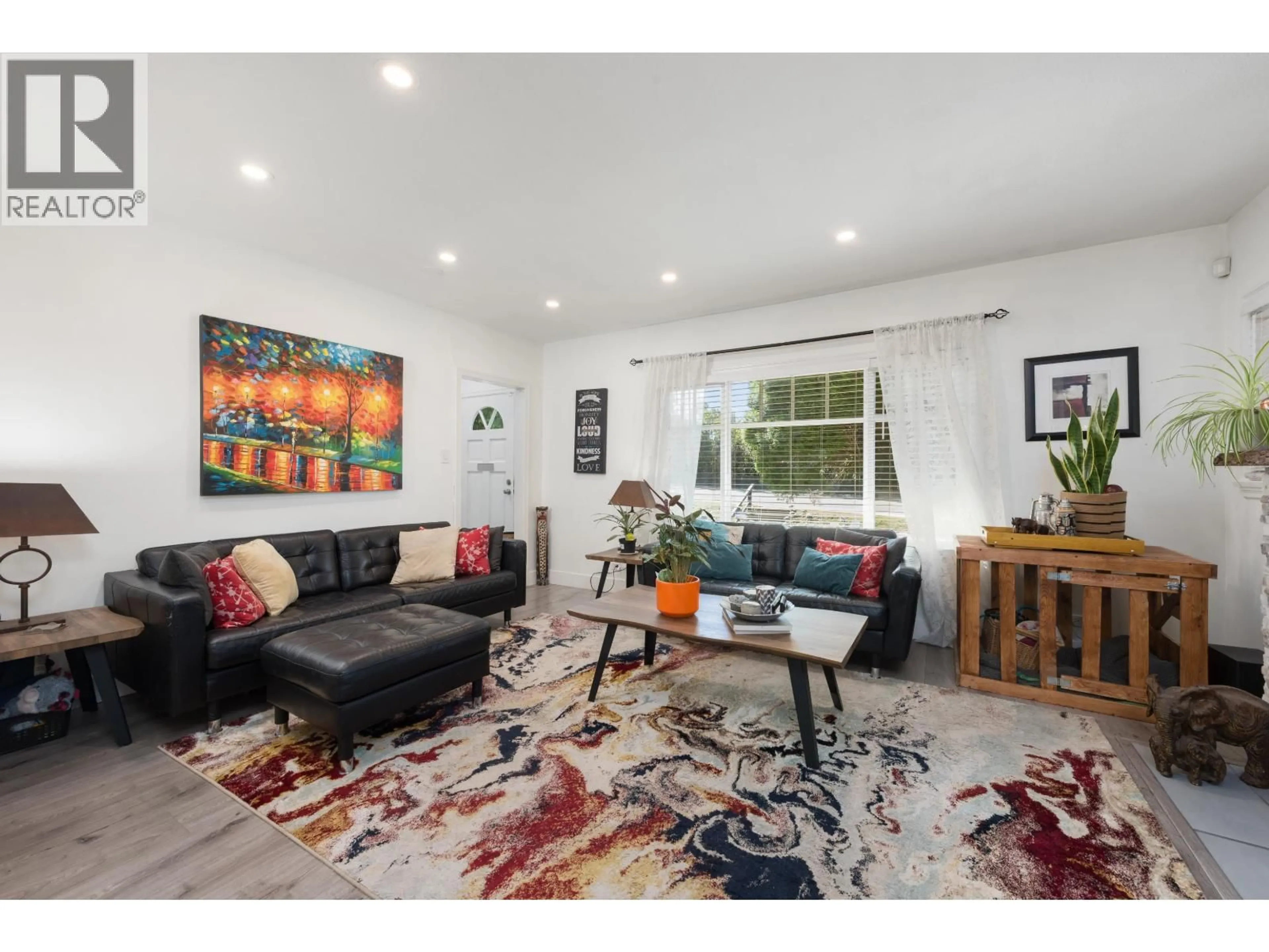 Living room with furniture, unknown for 300 25TH STREET, North Vancouver British Columbia V7N1A3