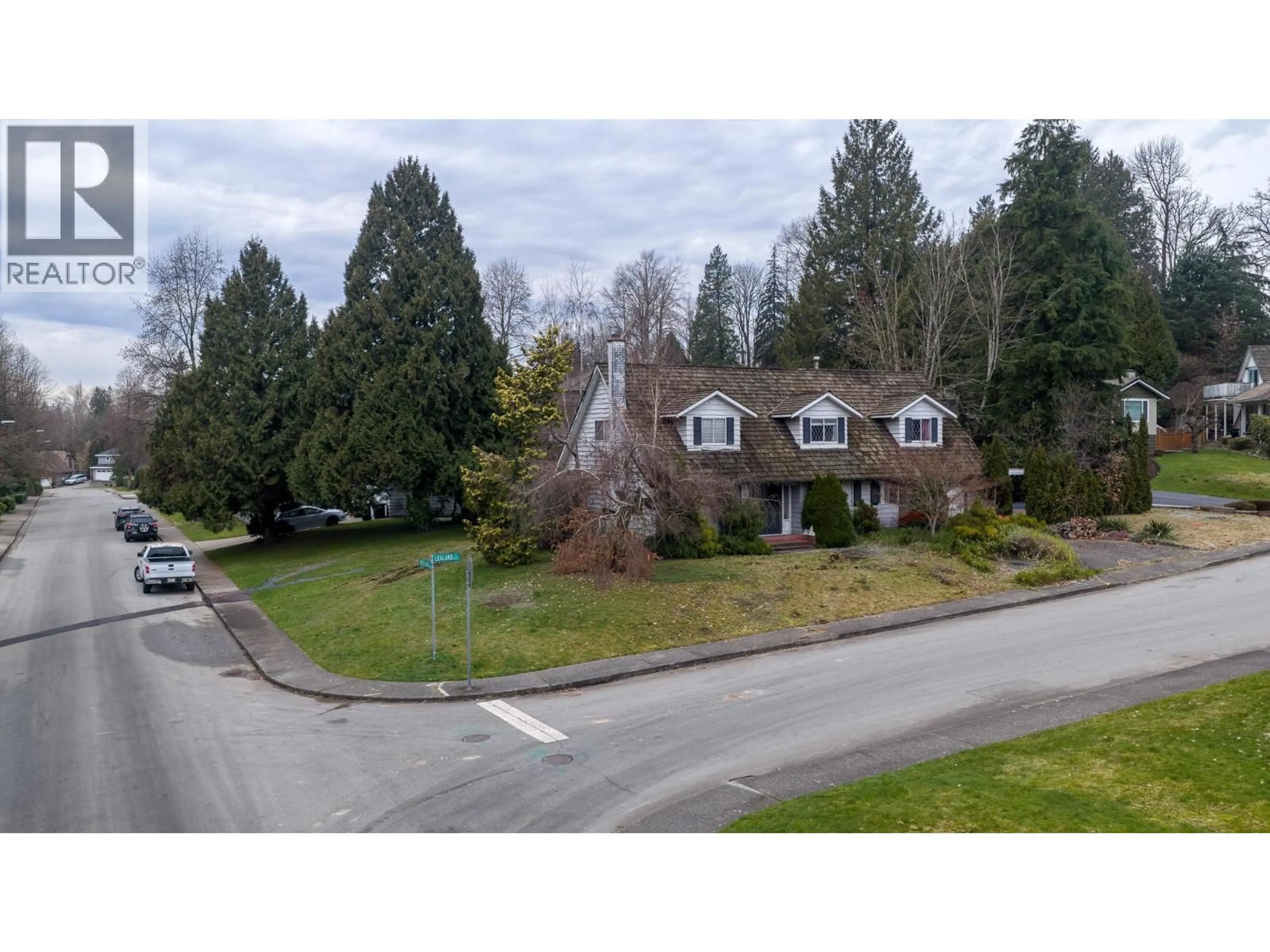 A pic from outside/outdoor area/front of a property/back of a property/a pic from drone, street for 3381 LEALAND COURT, Burnaby British Columbia V5A3B6