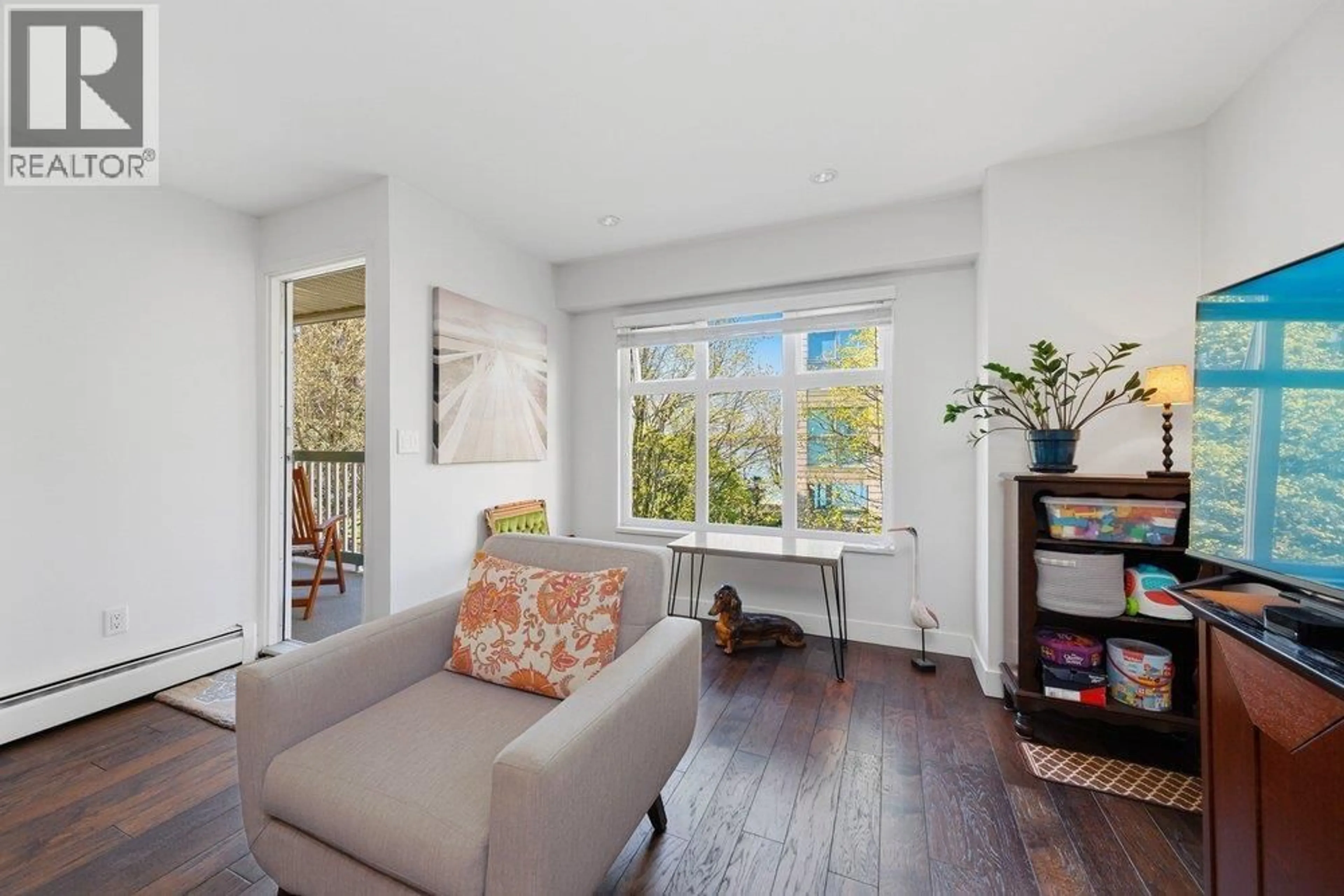 Living room with furniture, unknown for 411 - 1125 GILFORD STREET, Vancouver British Columbia V6G2P7