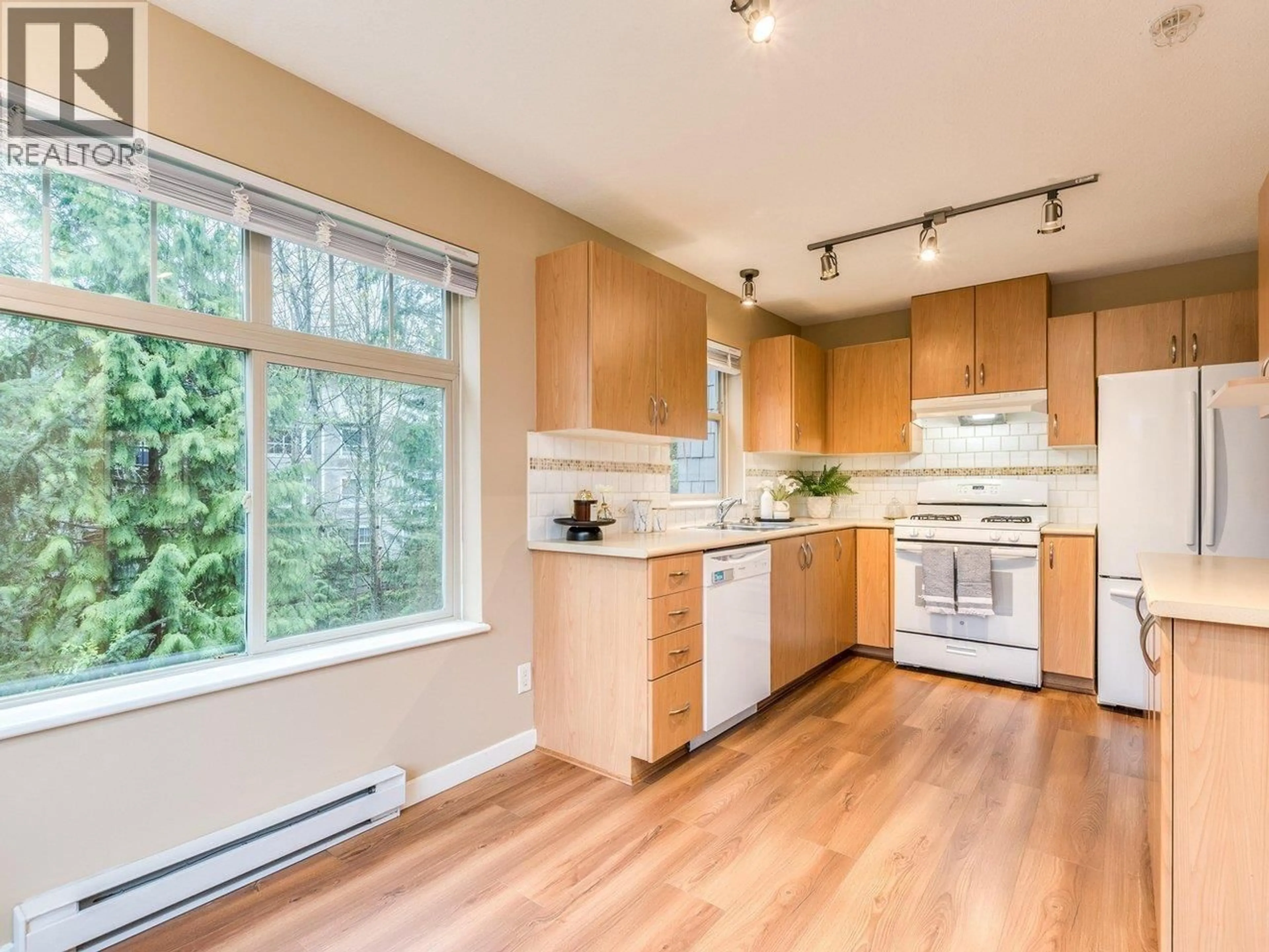 Open concept kitchen, wood/laminate floor for 304 - 2988 SILVER SPRINGS BOULEVARD, Coquitlam British Columbia V3E3R6