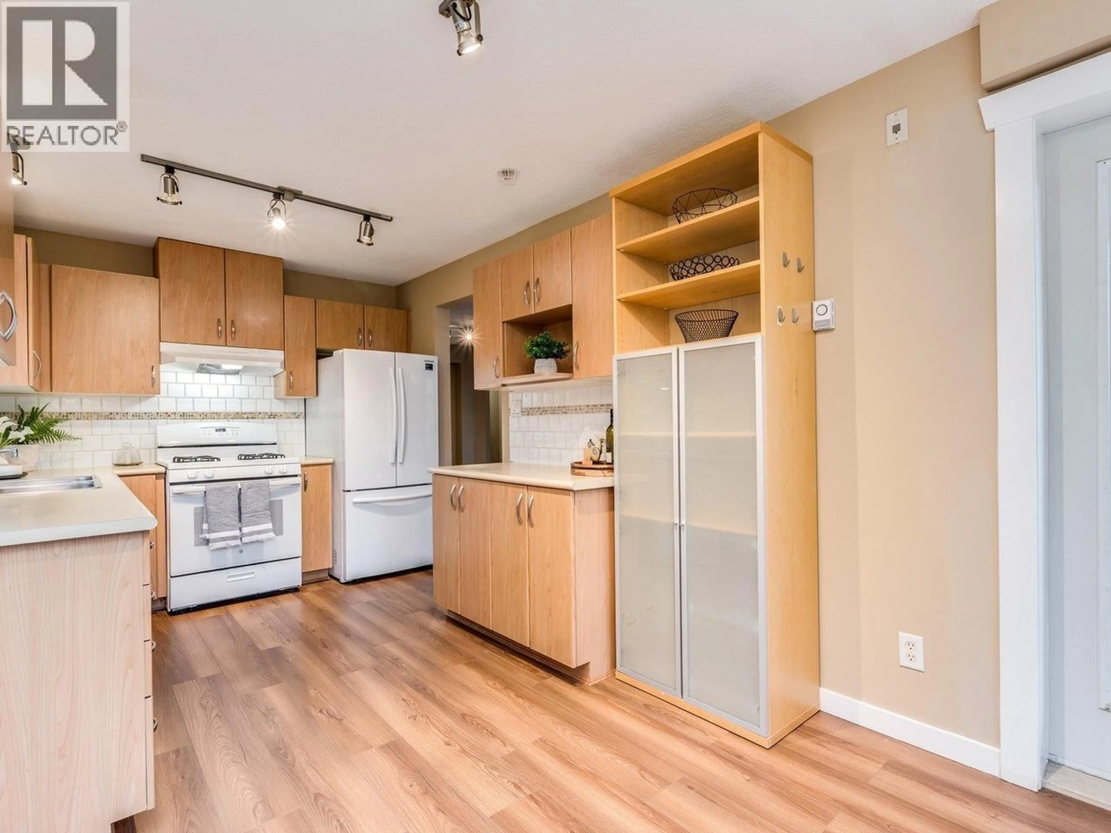 Open concept kitchen, wood/laminate floor for 304 - 2988 SILVER SPRINGS BOULEVARD, Coquitlam British Columbia V3E3R6