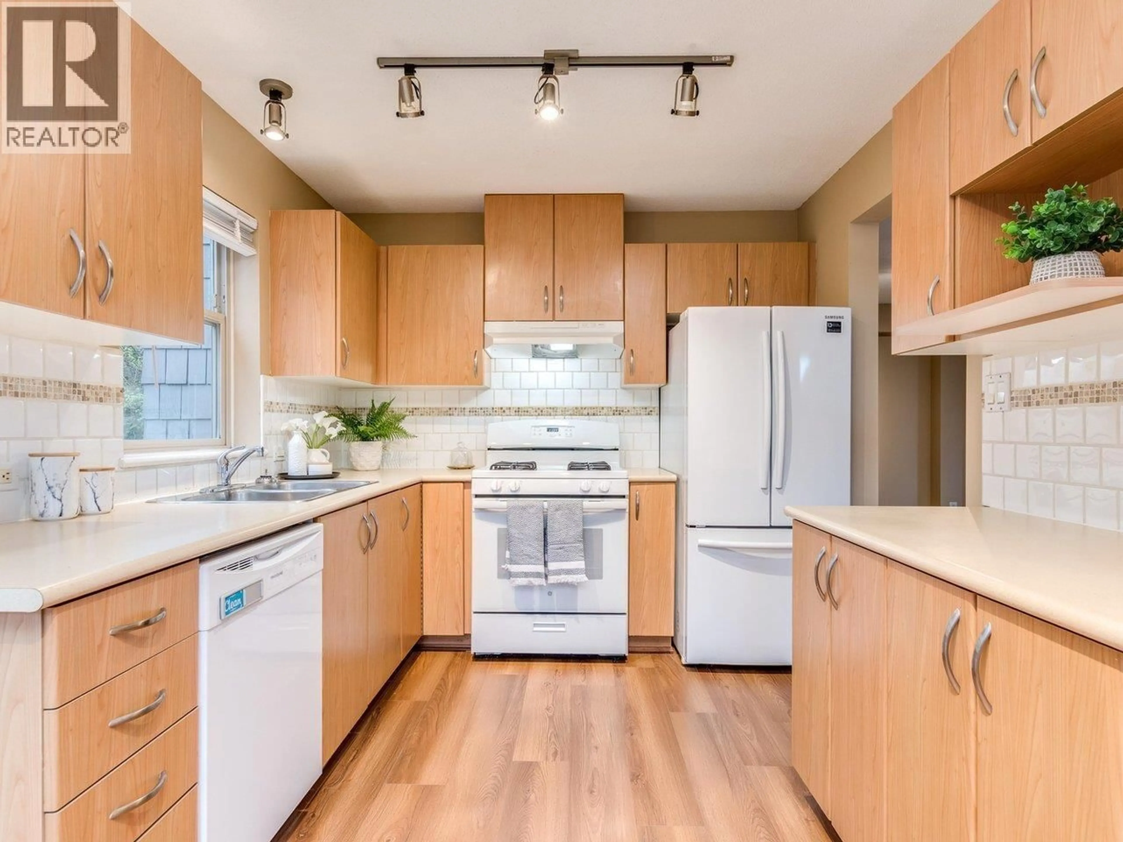 Unknown for 304 - 2988 SILVER SPRINGS BOULEVARD, Coquitlam British Columbia V3E3R6