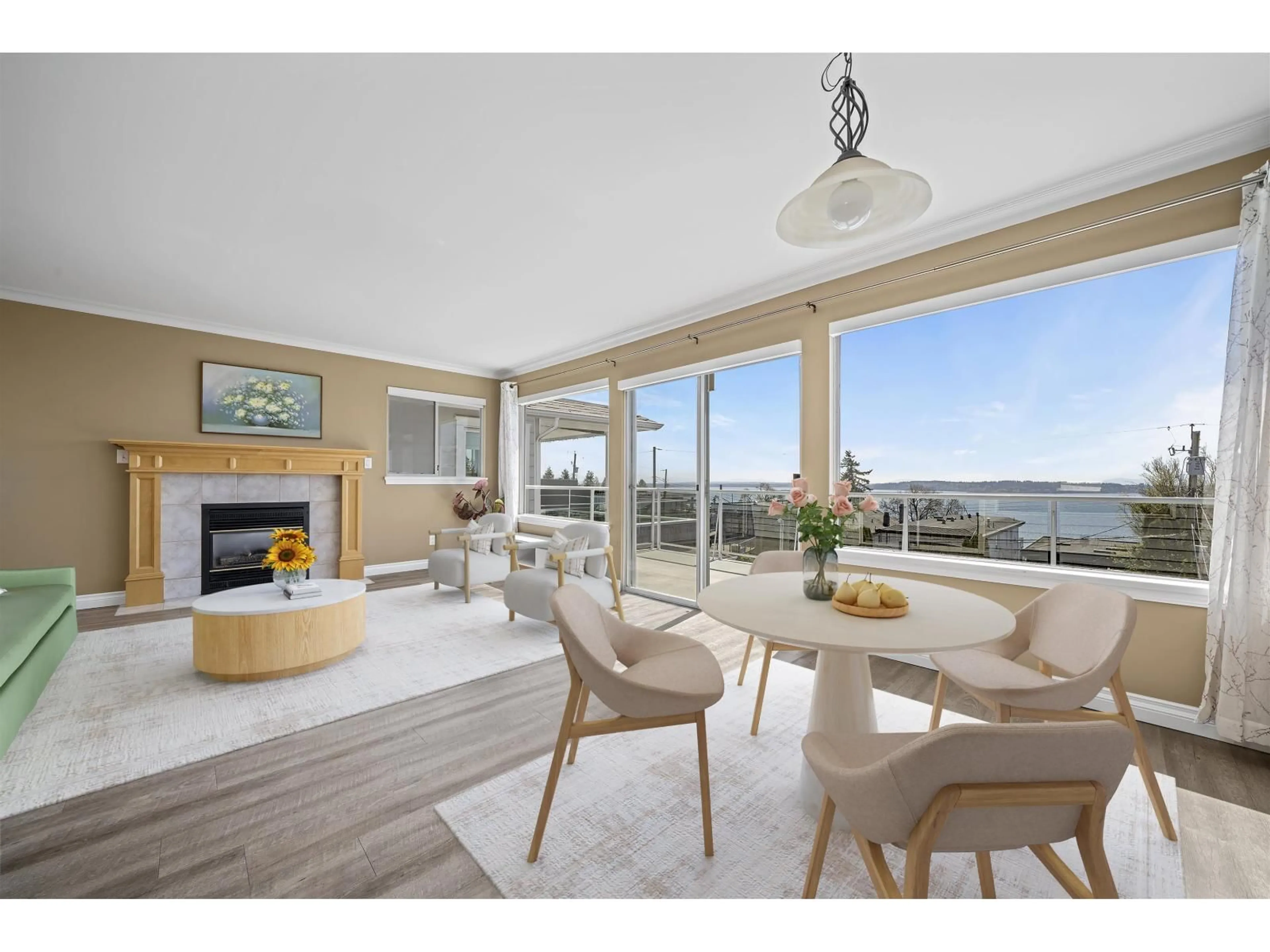 Living room with furniture, unknown for 15173 ROYAL AVENUE, White Rock British Columbia V4B1M2