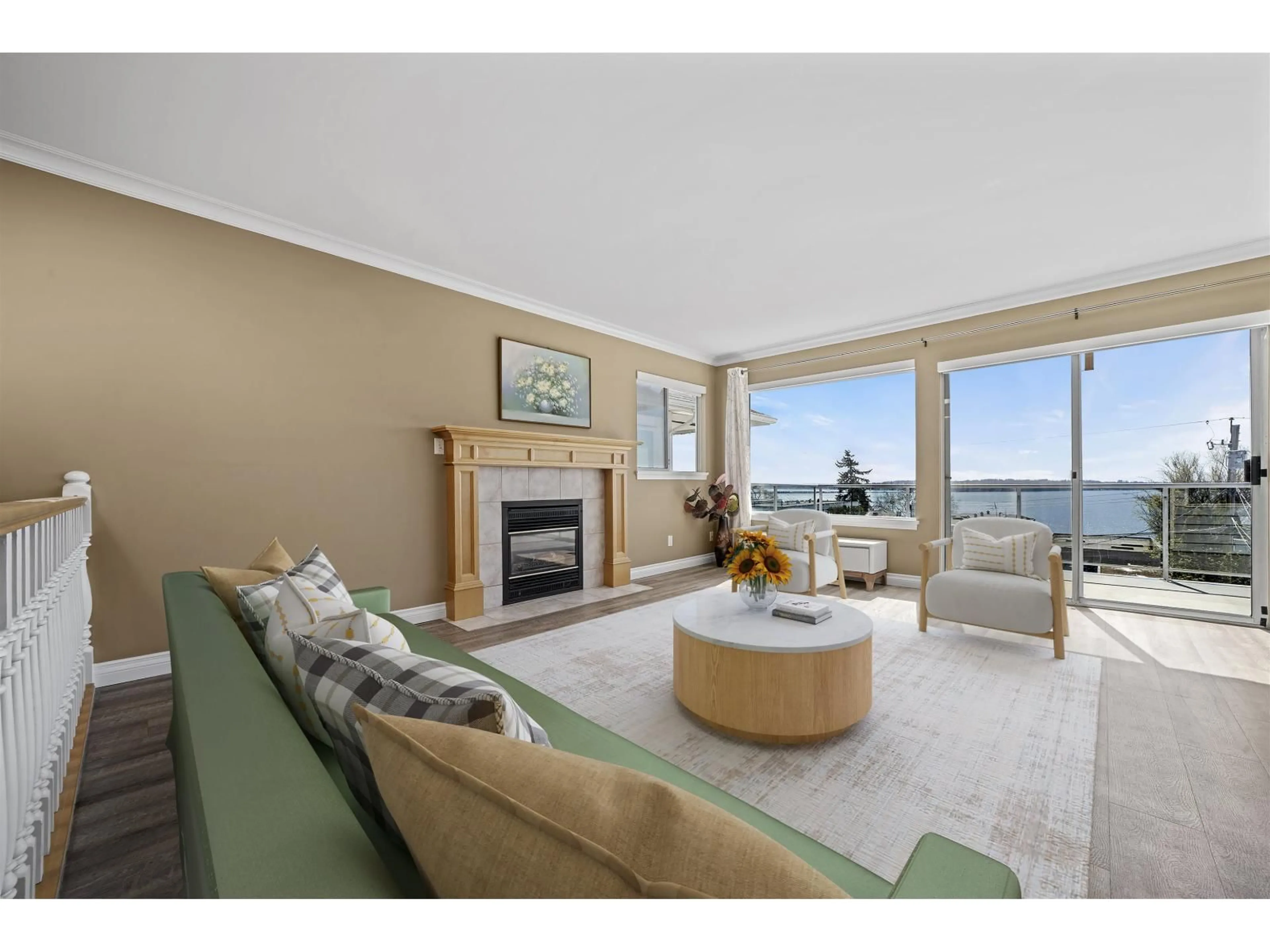 Living room with furniture, unknown for 15173 ROYAL AVENUE, White Rock British Columbia V4B1M2