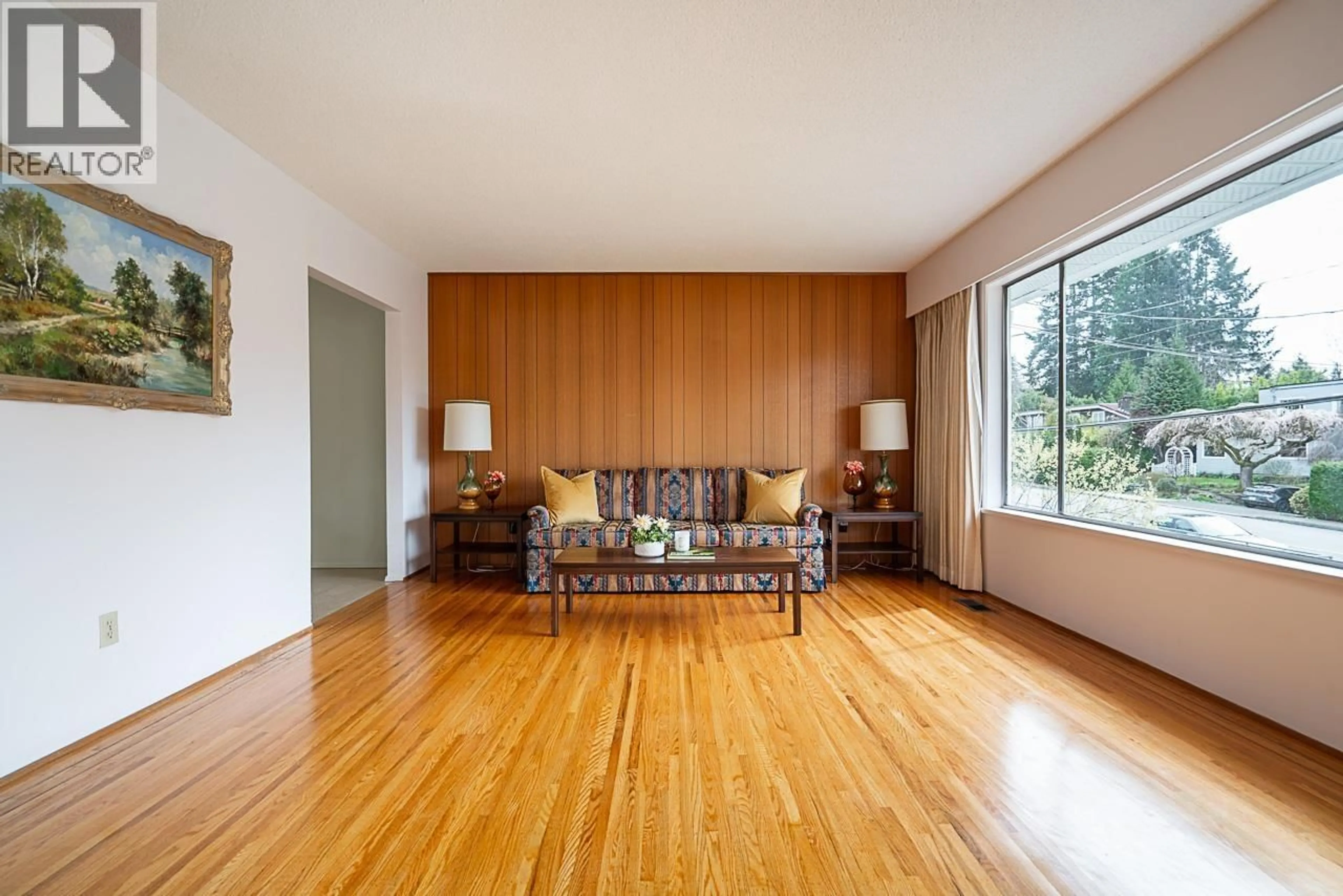 Living room with furniture, wood/laminate floor for 1634 ROSS ROAD, North Vancouver British Columbia V7J1V4