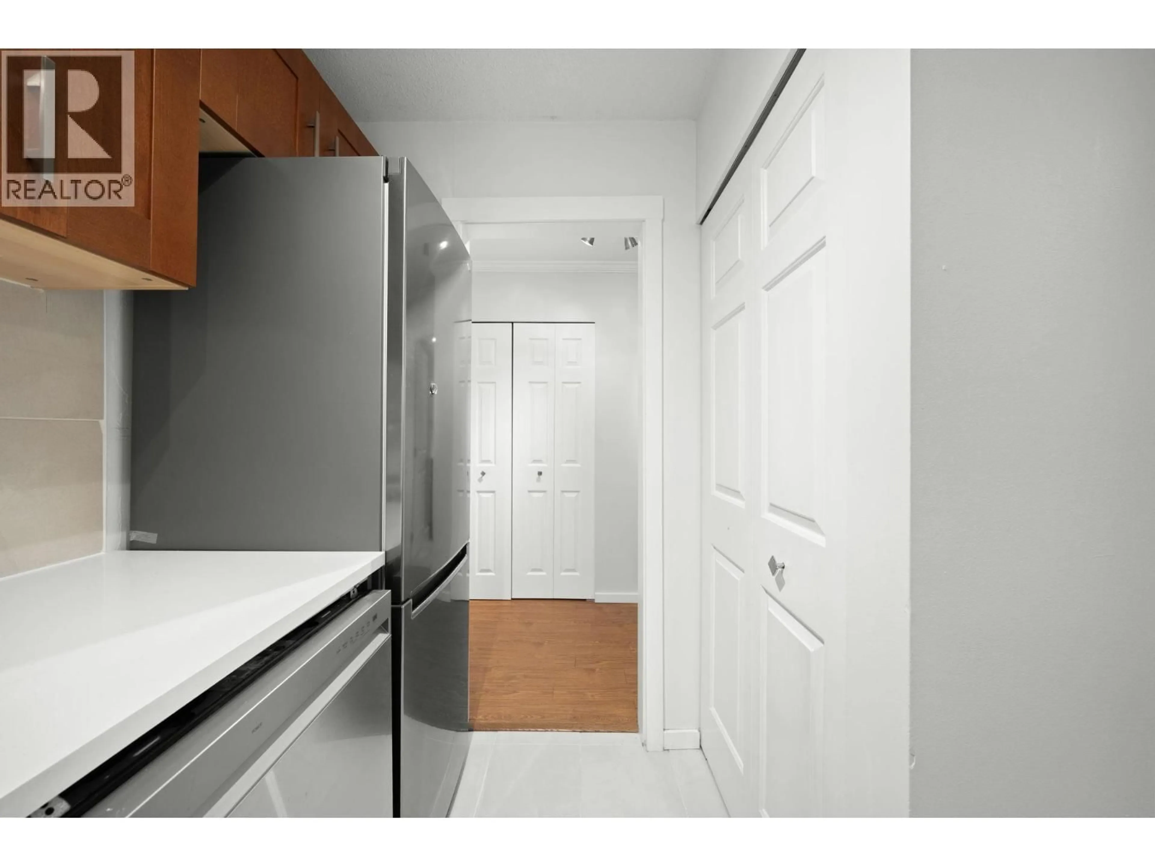 Standard kitchen, unknown for 213 - 436 SEVENTH STREET, New Westminster British Columbia V3M3L3