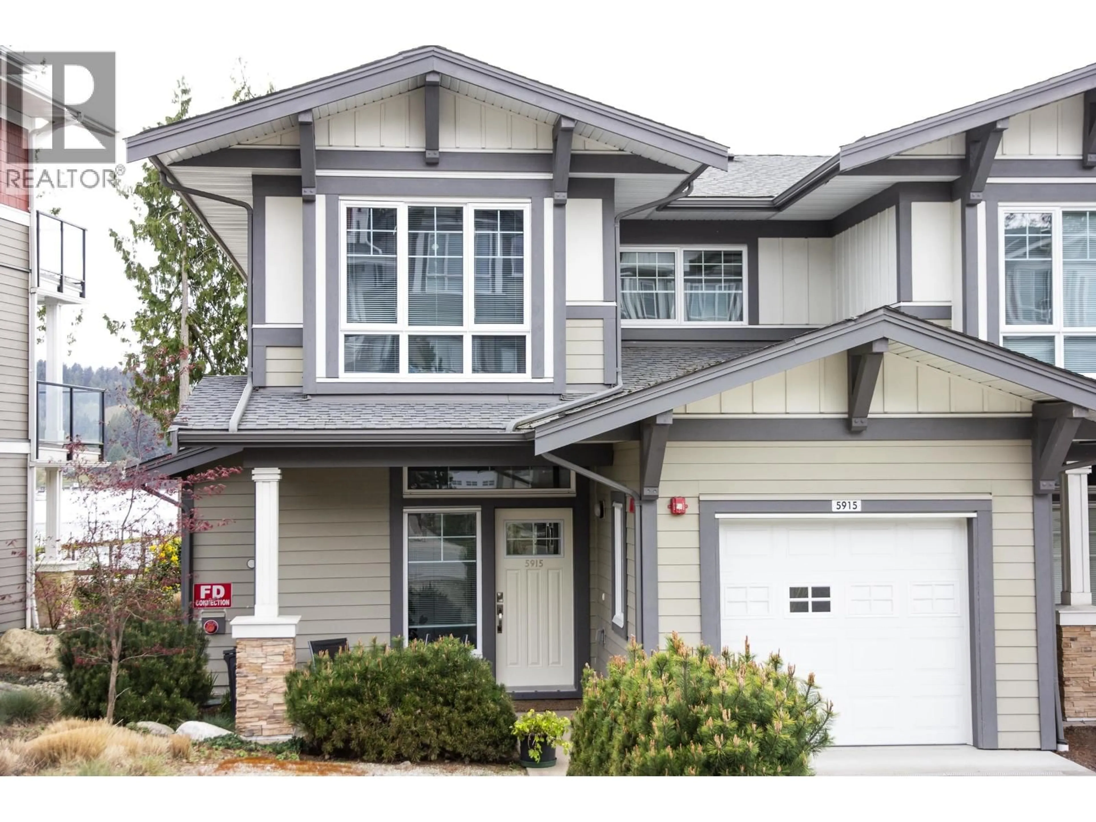 Home with vinyl exterior material, street for 5915 BEACHGATE LANE, Sechelt British Columbia V7Z0A4