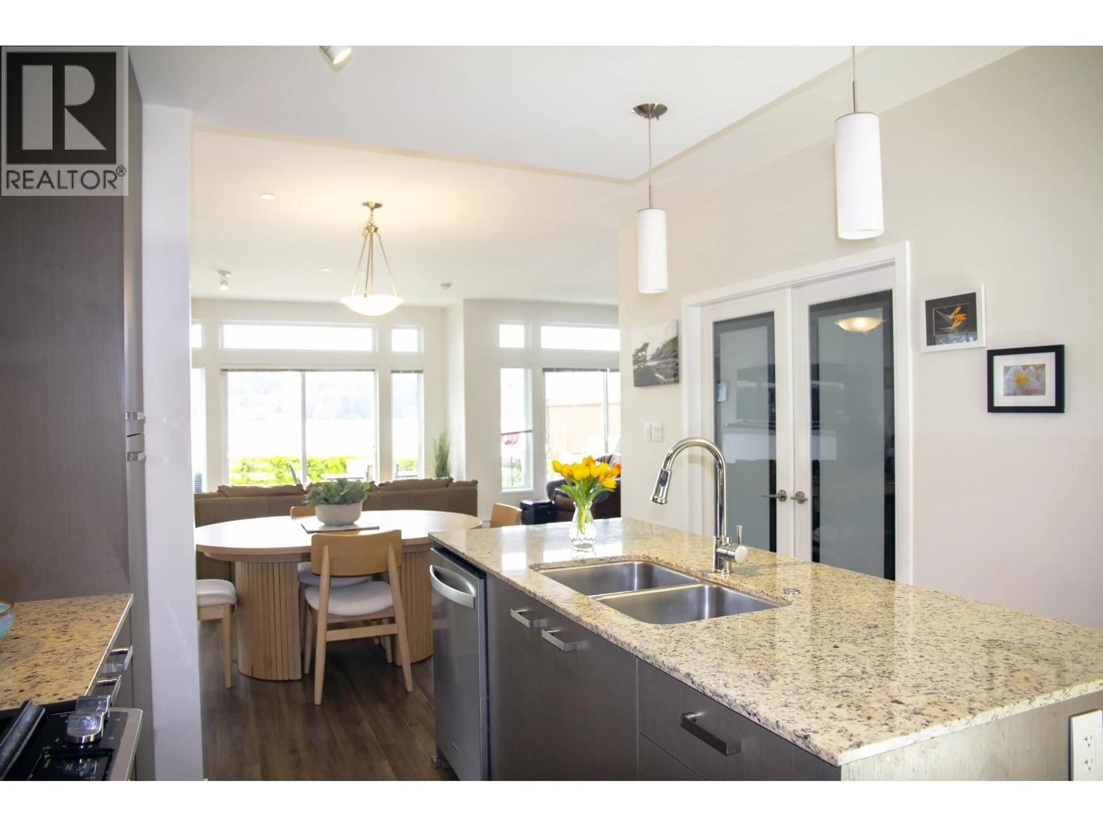 Open concept kitchen, unknown for 5915 BEACHGATE LANE, Sechelt British Columbia V7Z0A4