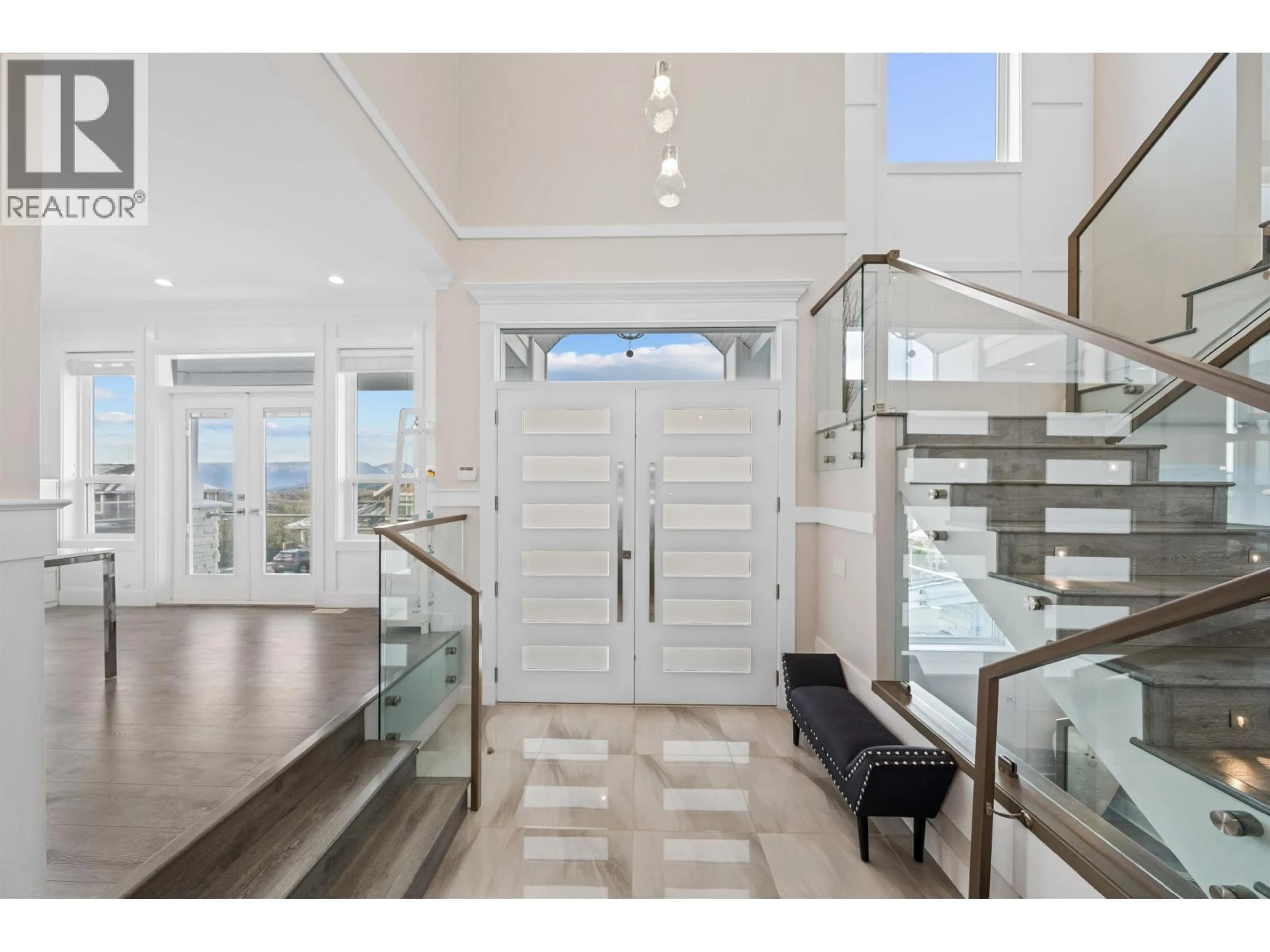 Indoor entryway for 25540 GODWIN DRIVE, Maple Ridge British Columbia V2W1G9