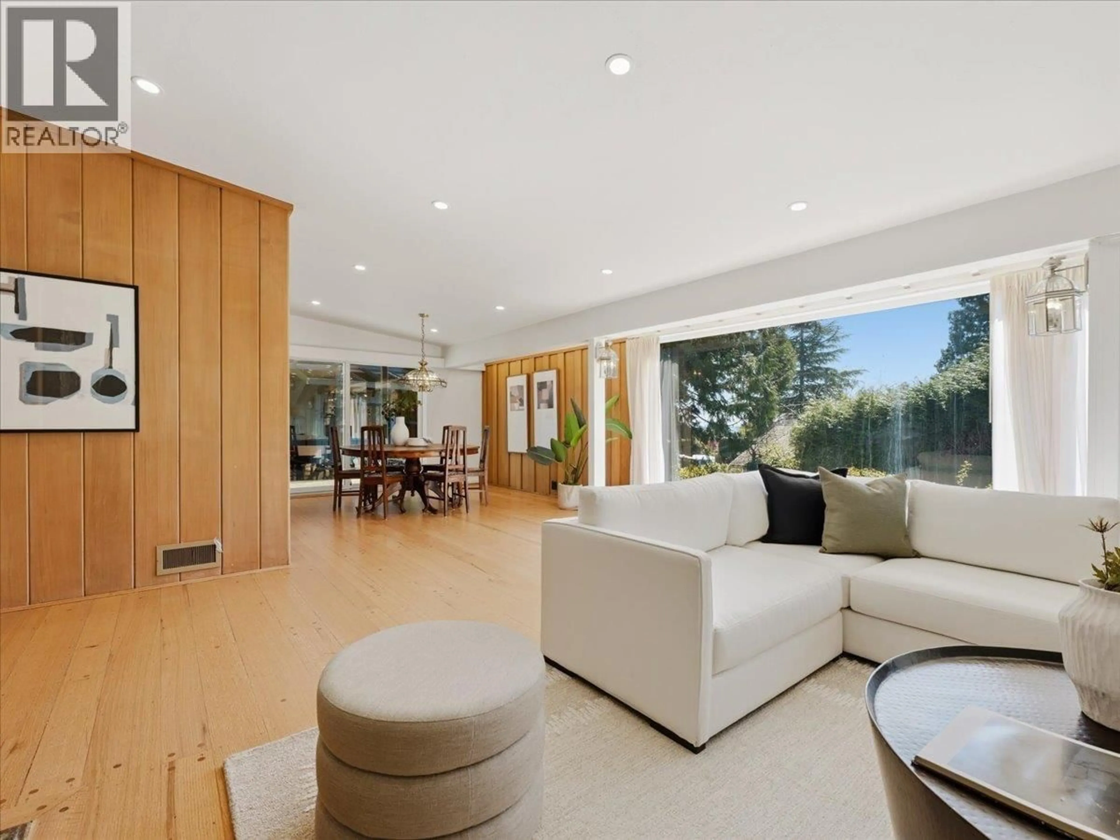 Living room with furniture, unknown for 1650 MATHERS AVENUE, West Vancouver British Columbia V7V2G7