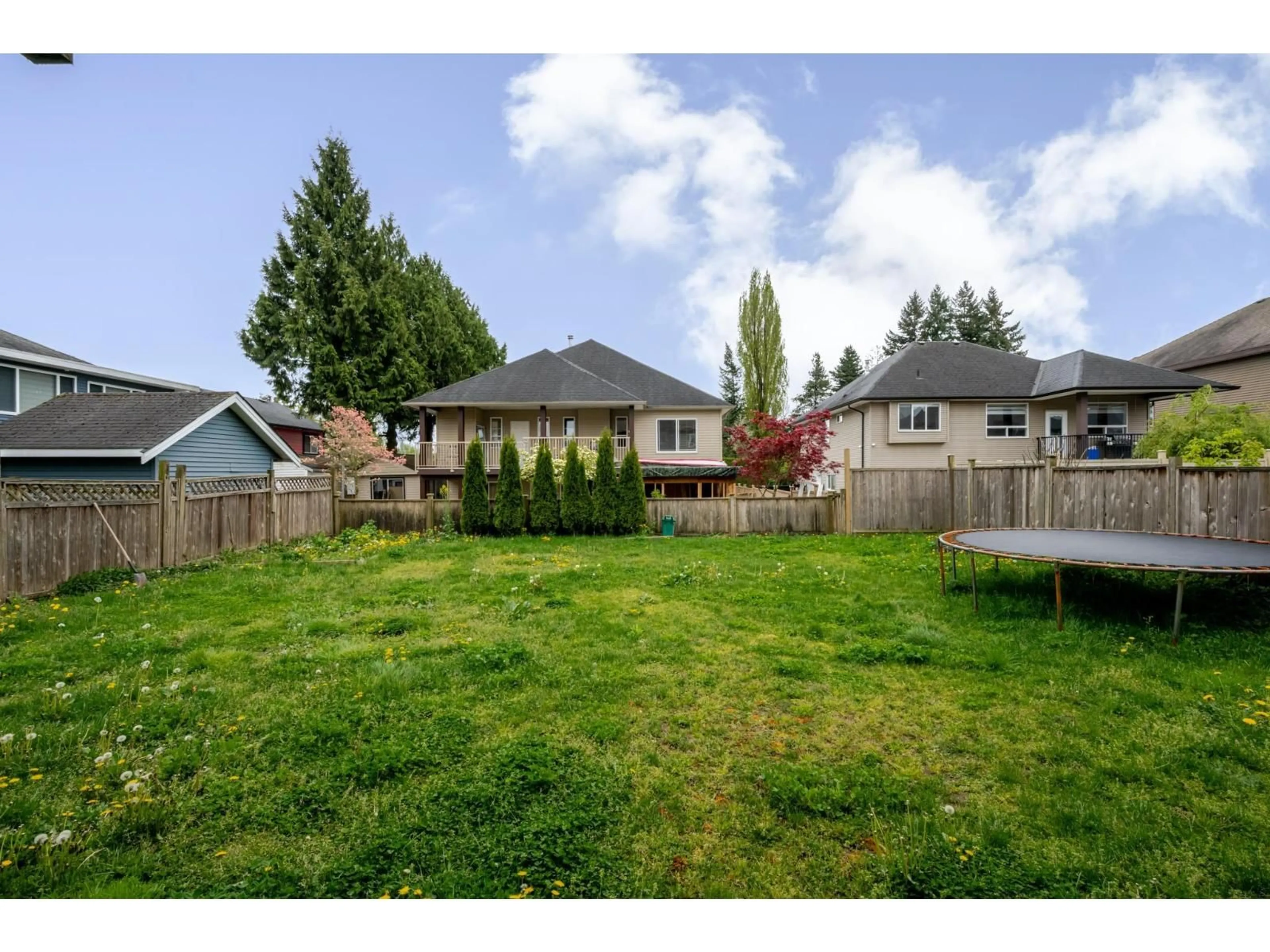 A pic from outside/outdoor area/front of a property/back of a property/a pic from drone, unknown for 2737 CARRIAGE COURT, Abbotsford British Columbia V4X0A3